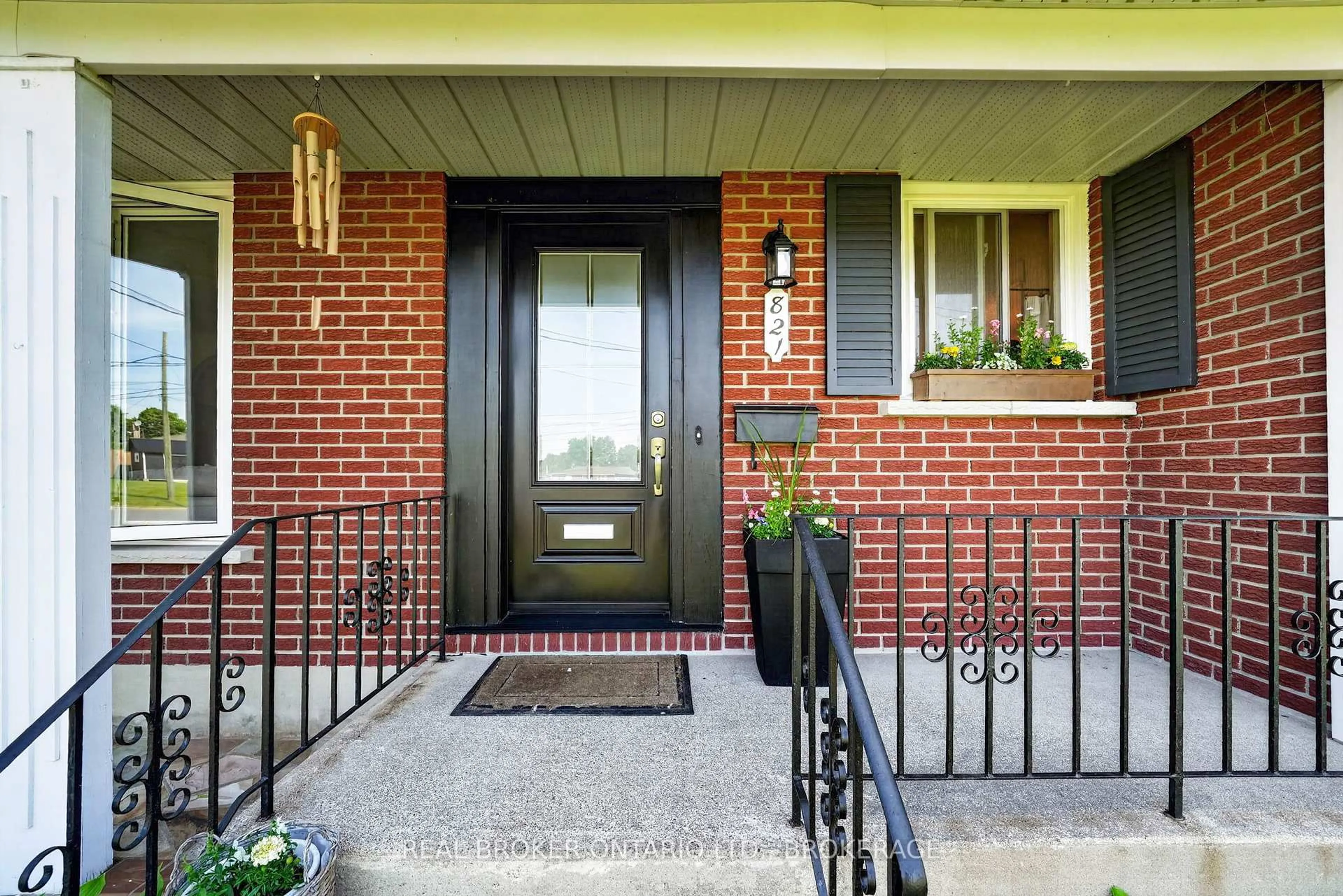 Home with brick exterior material, street for 821 Haldimand Cres, Cornwall Ontario K6H 5C9