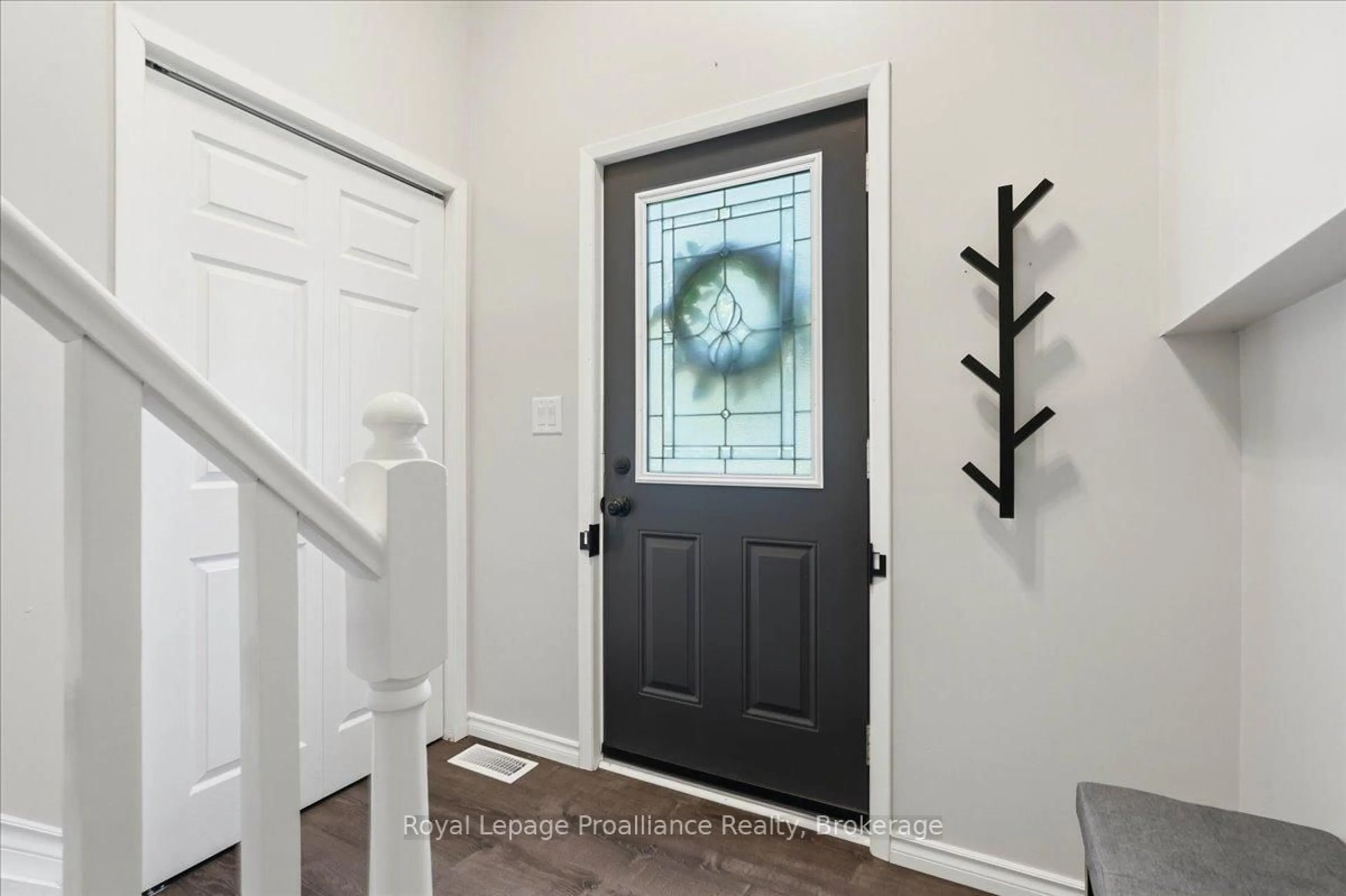 Indoor entryway for 3526 Harmony Rd, Corbyville Ontario K0K 1V0