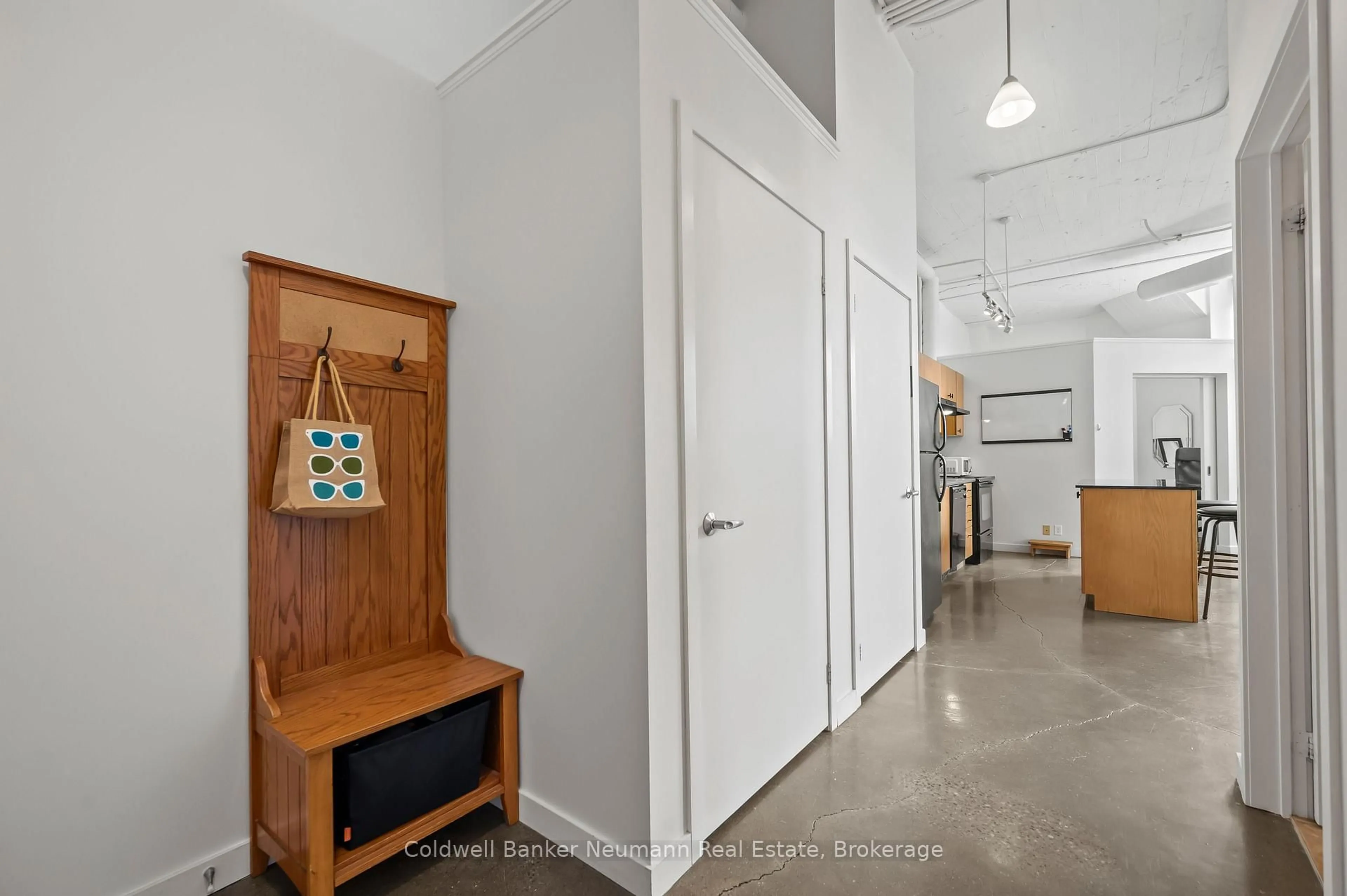 Indoor entryway for 404 King St #308, Kitchener Ontario N2G 2L5