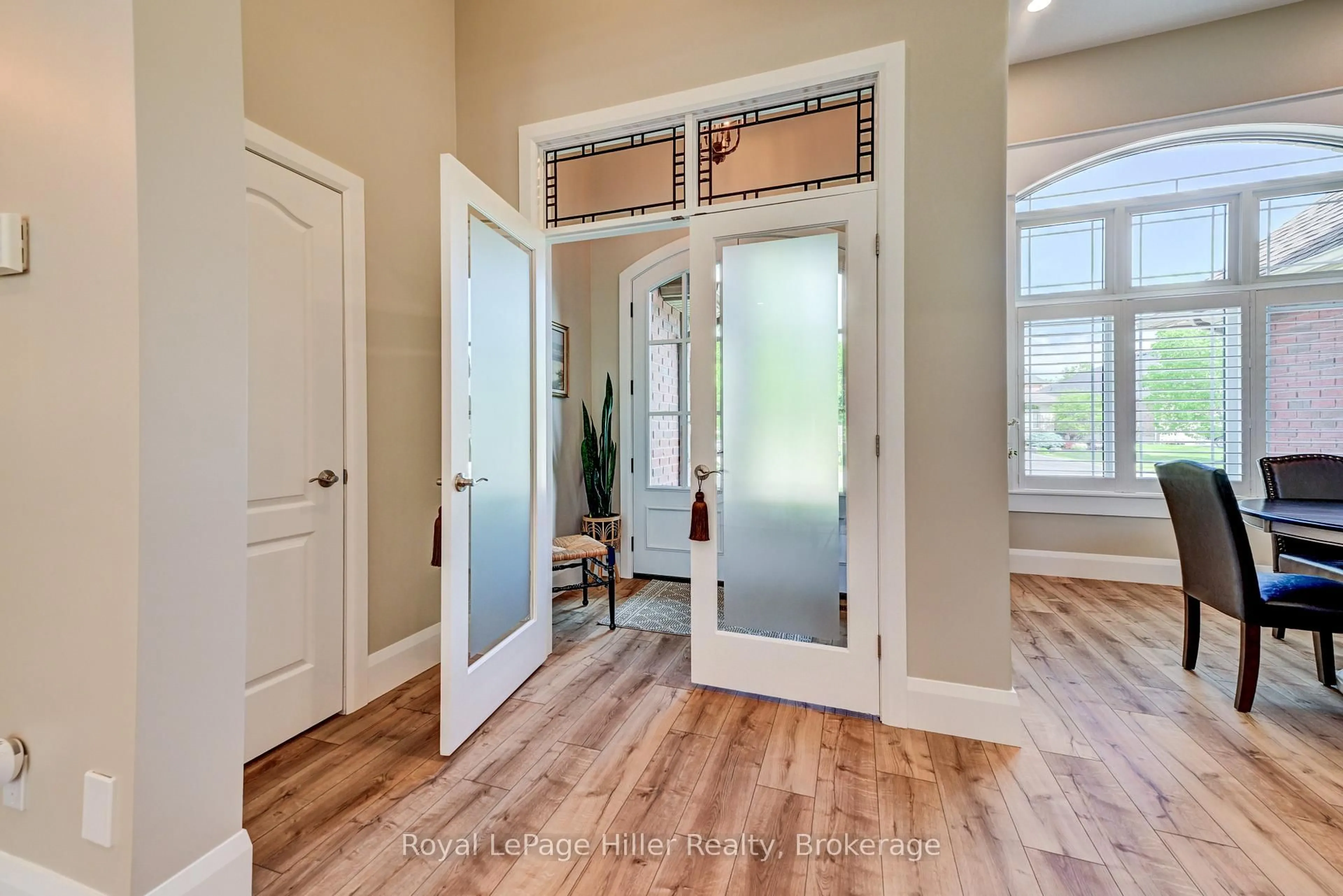 Indoor entryway for 95 Sir Adam Beck Rd, Stratford Ontario N5A 8B9