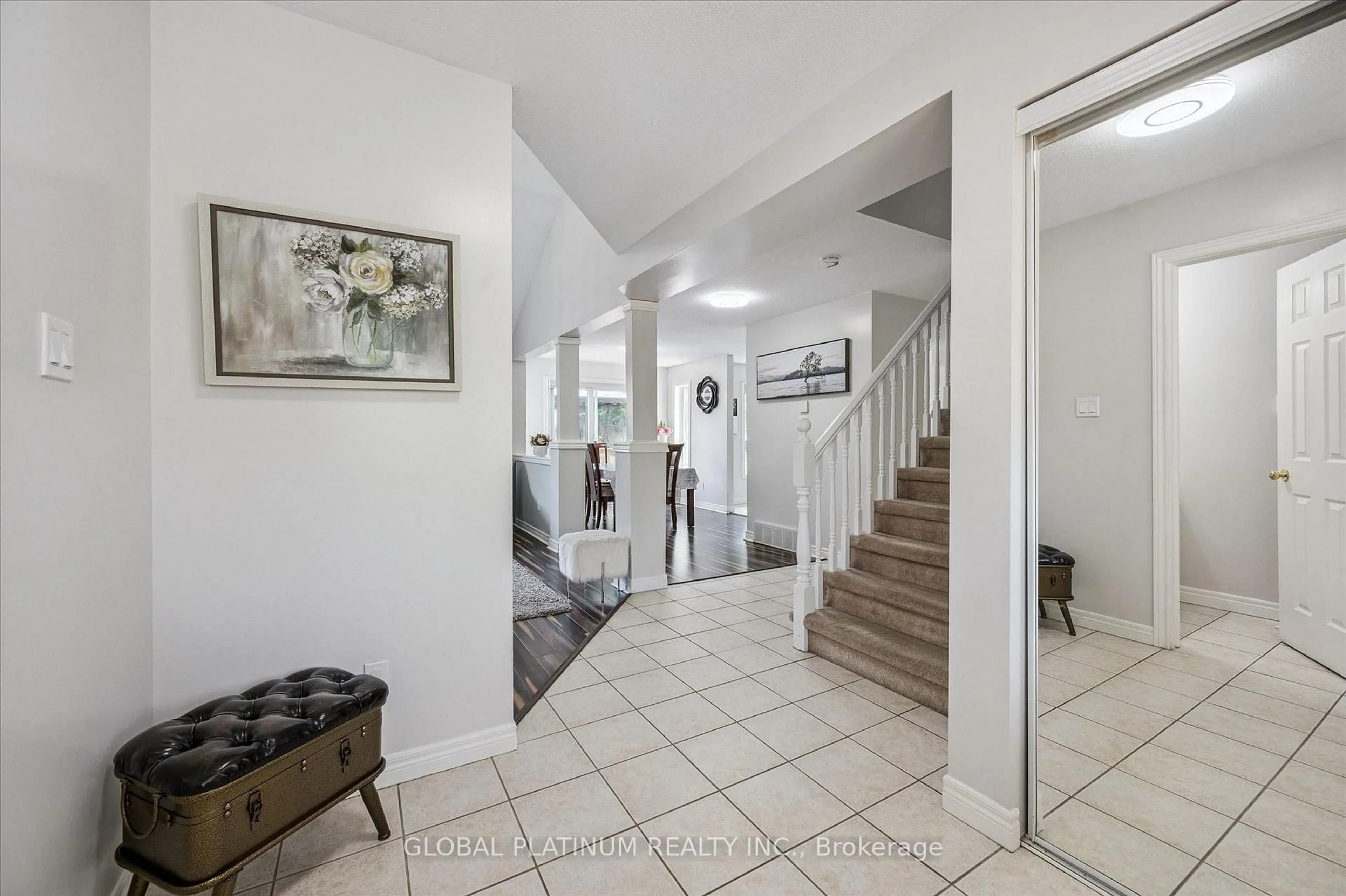 Indoor entryway for 244 Doon South Dr, Kitchener Ontario N2P 2L8