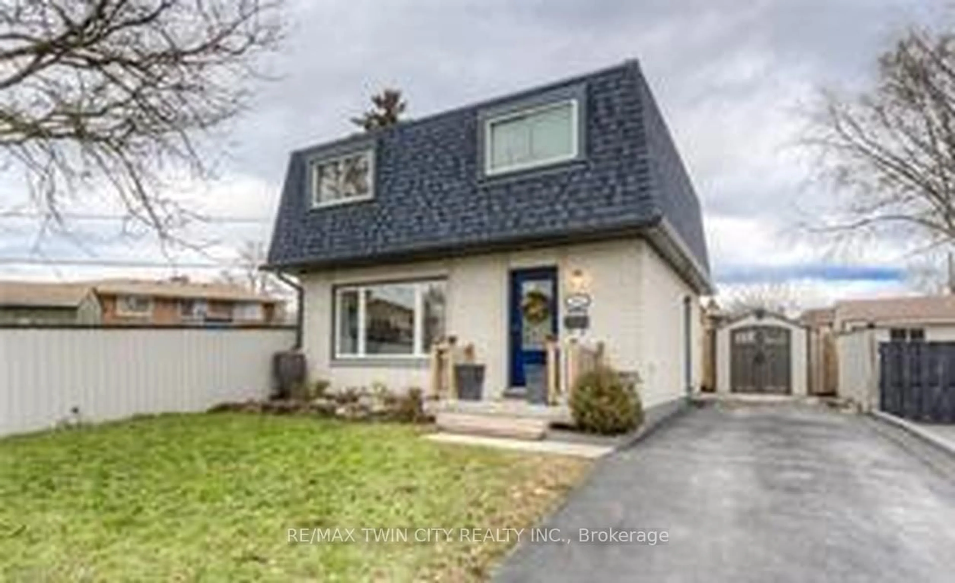 Home with vinyl exterior material, street for 382 Cyrus St, Cambridge Ontario N3H 1H3