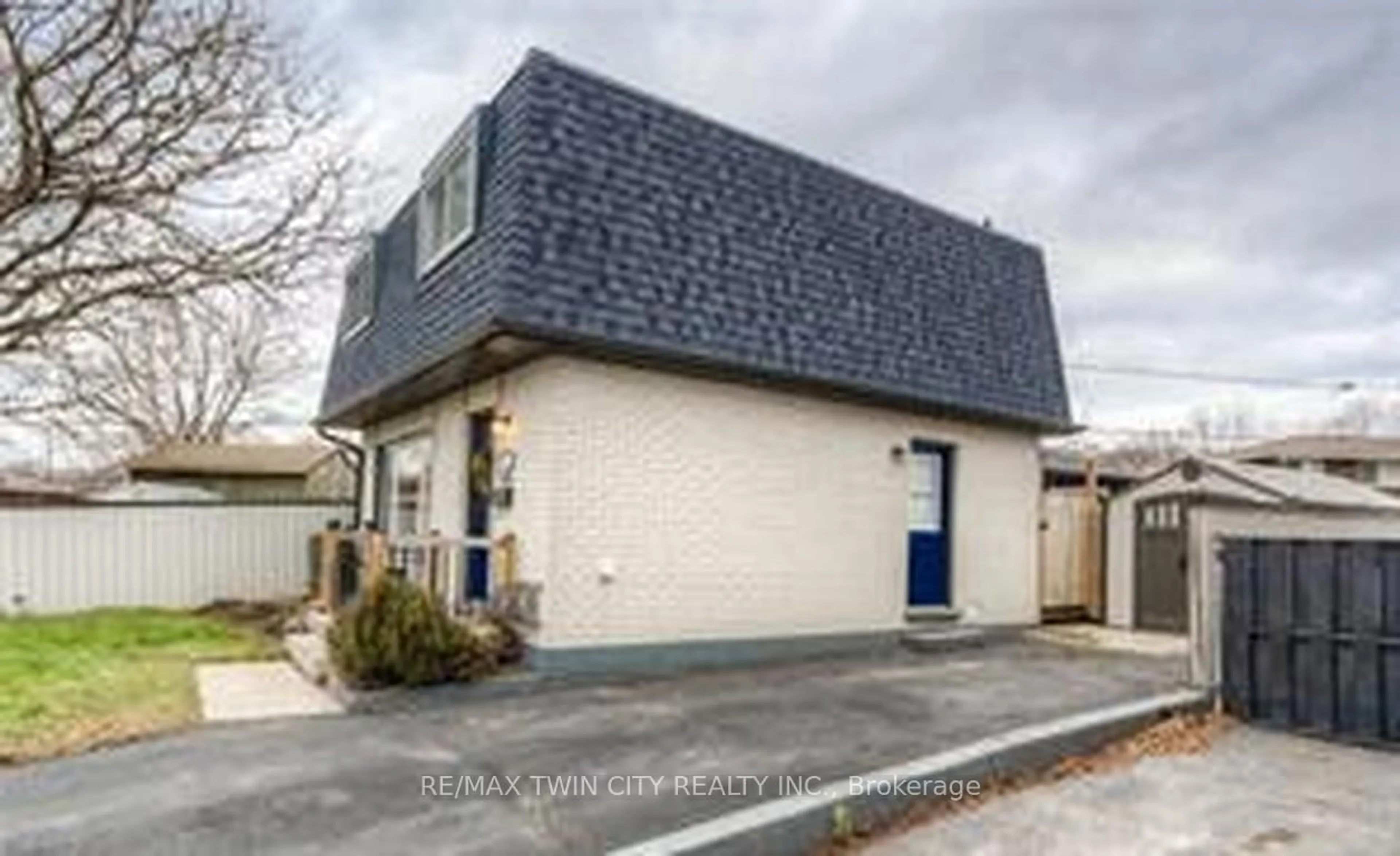 Unknown for 382 Cyrus St, Cambridge Ontario N3H 1H3