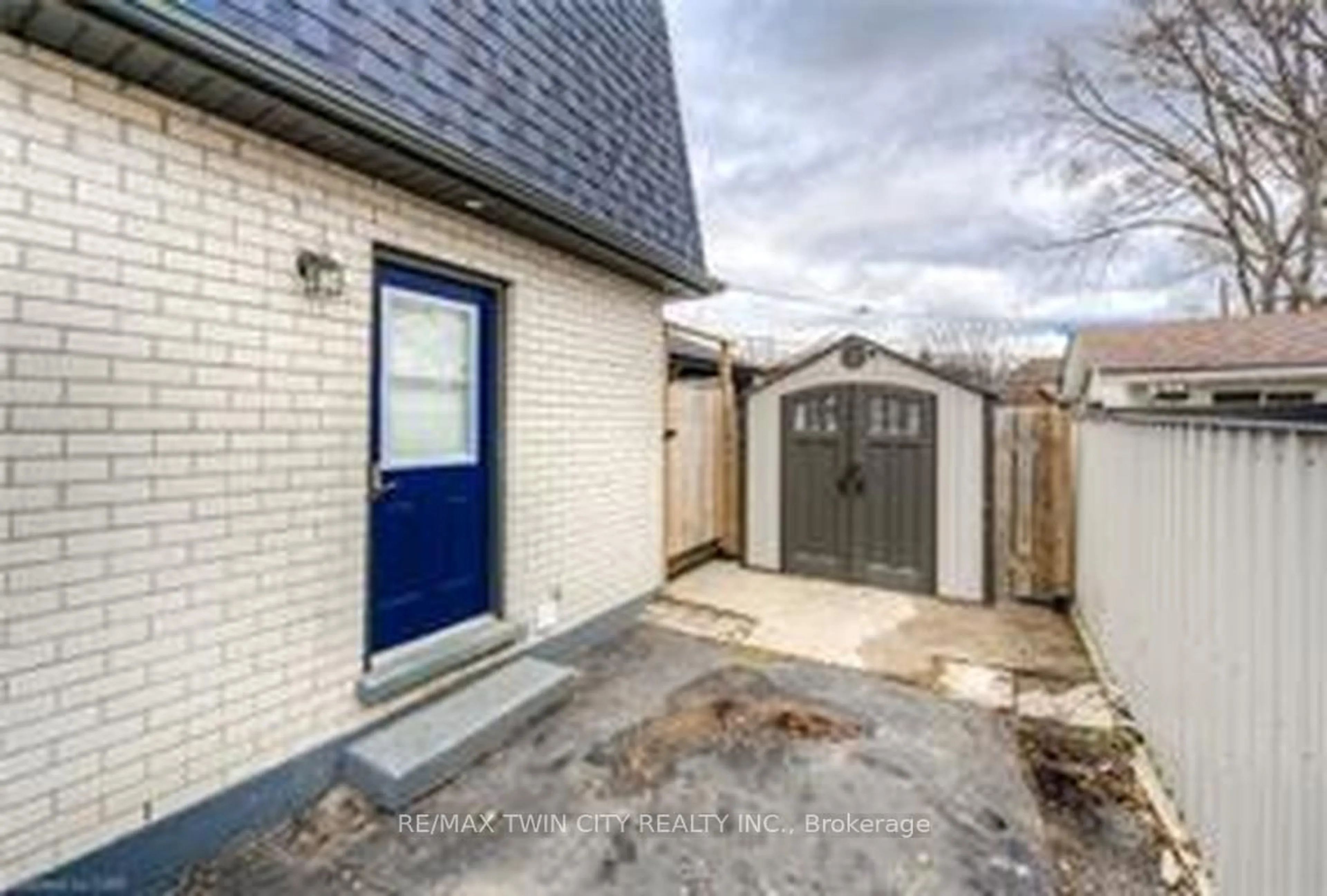 Unknown for 382 Cyrus St, Cambridge Ontario N3H 1H3