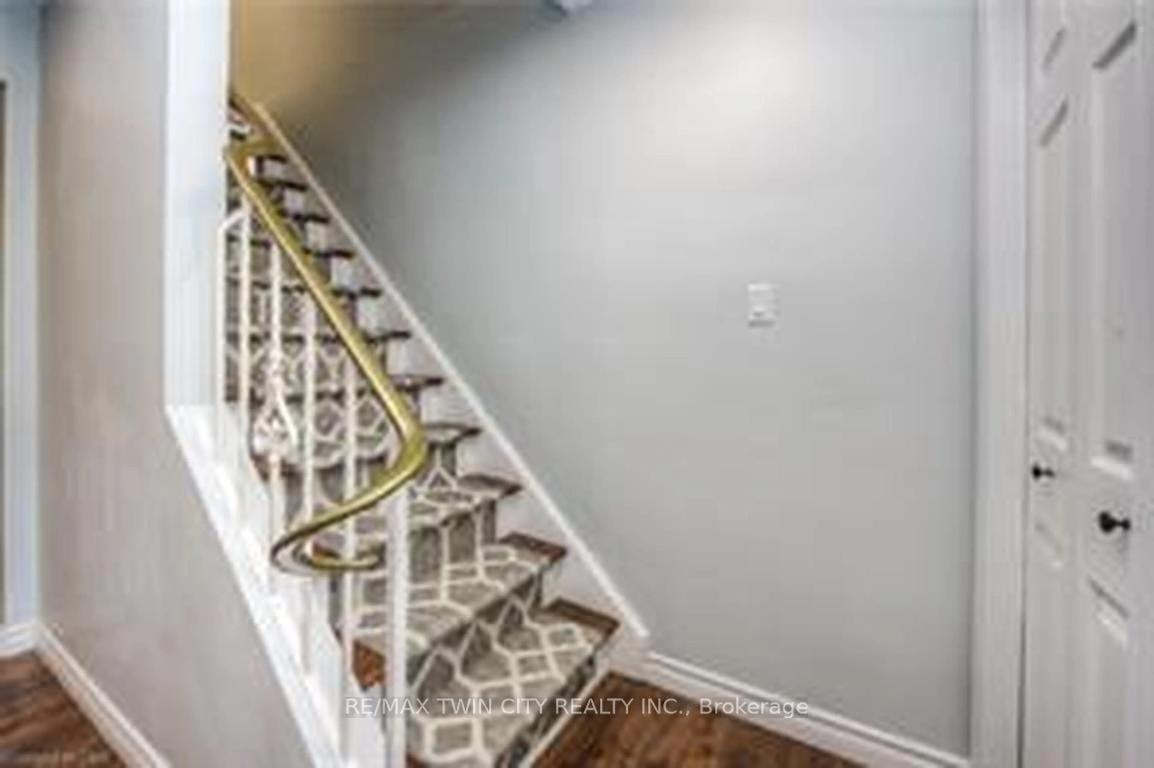 Stairs for 382 Cyrus St, Cambridge Ontario N3H 1H3