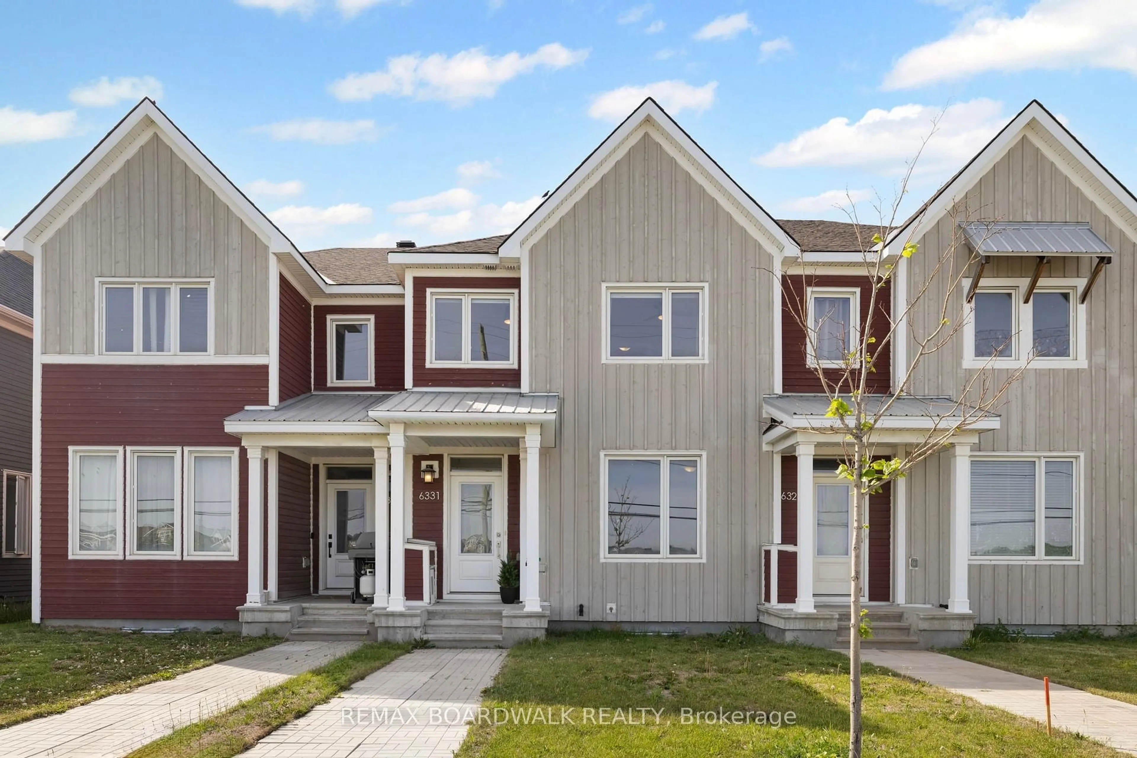Home with vinyl exterior material, street for 6331 Perth St, Richmond Ontario K0A 2Z0