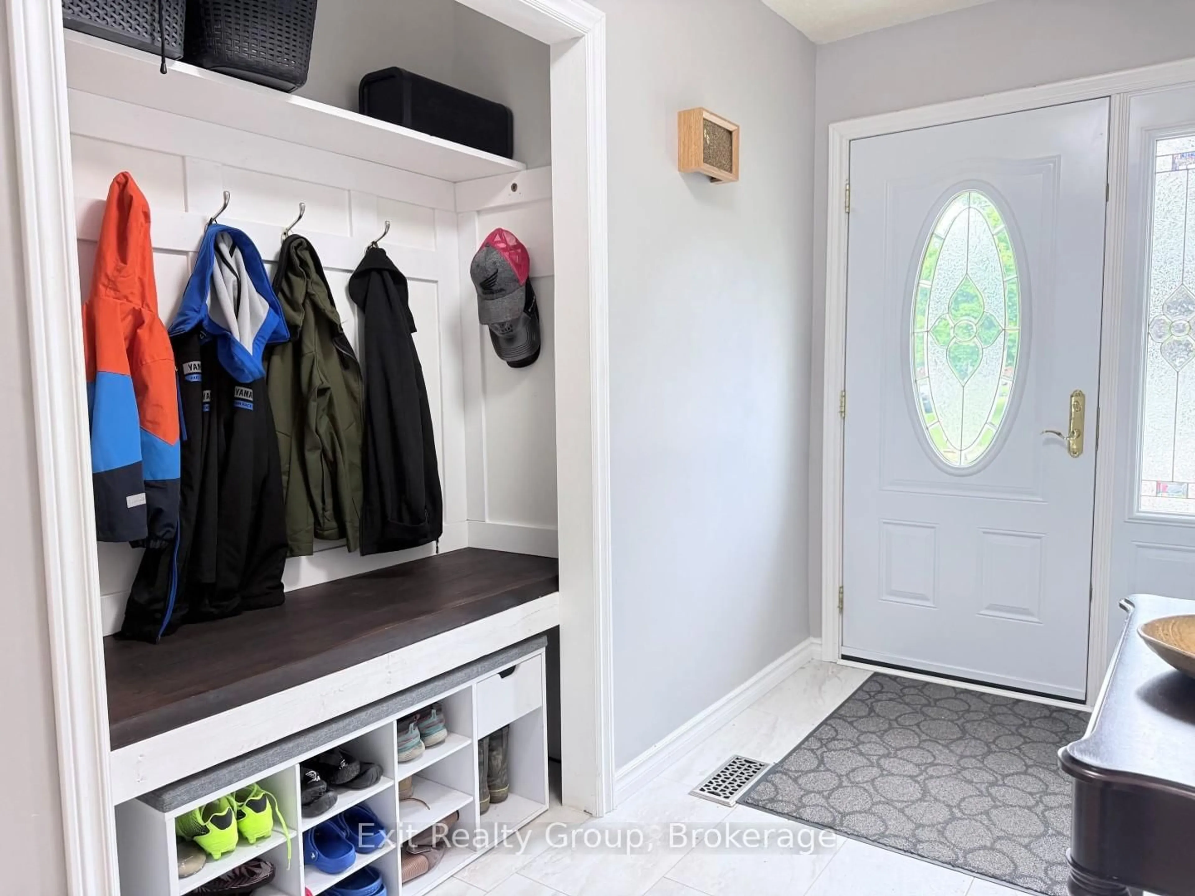 Indoor entryway for 177 West Front St, Stirling Ontario K0K 3E0