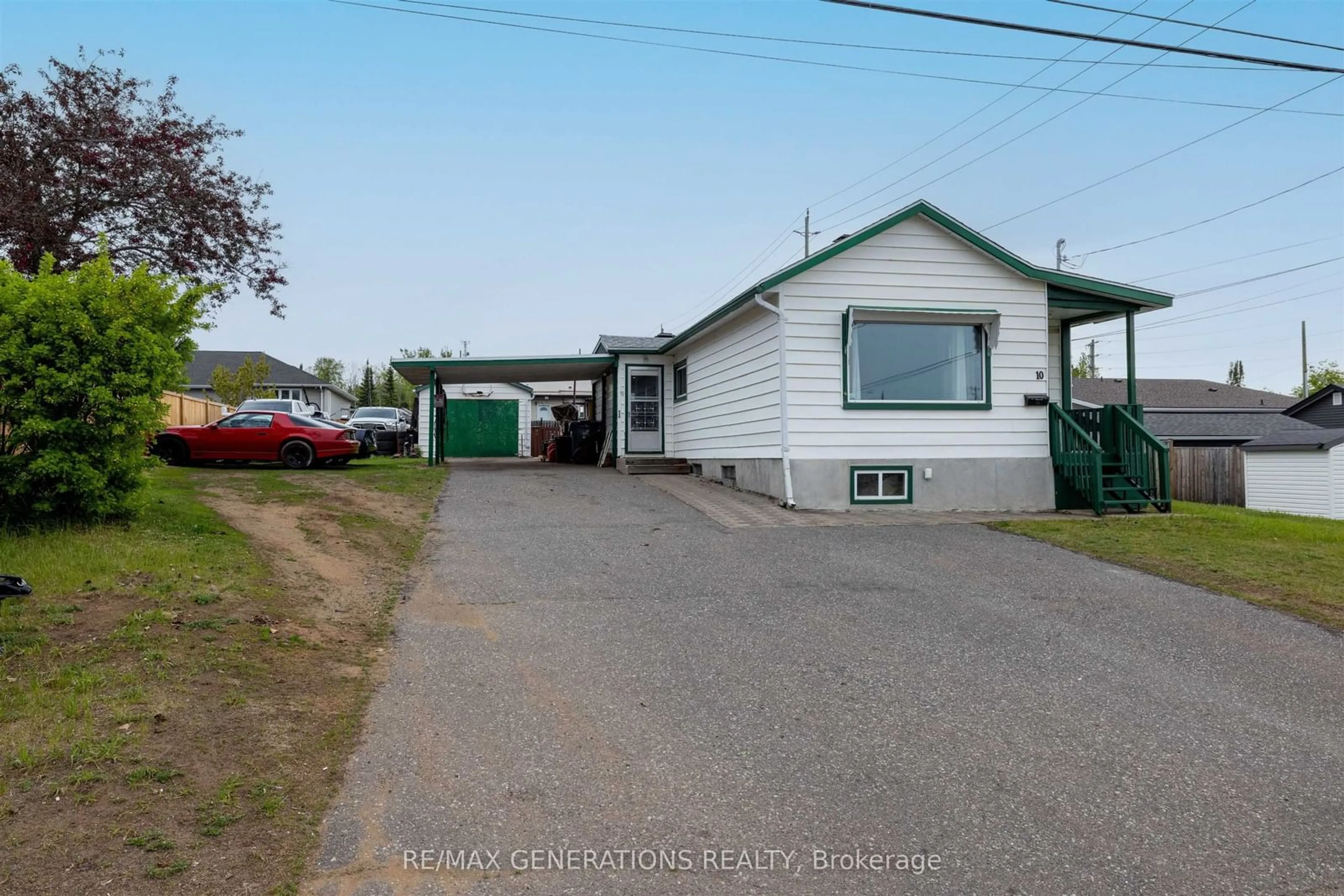 A pic from outside/outdoor area/front of a property/back of a property/a pic from drone, street for 10 VELVA Ave, Thunder Bay Ontario P7A 6N5