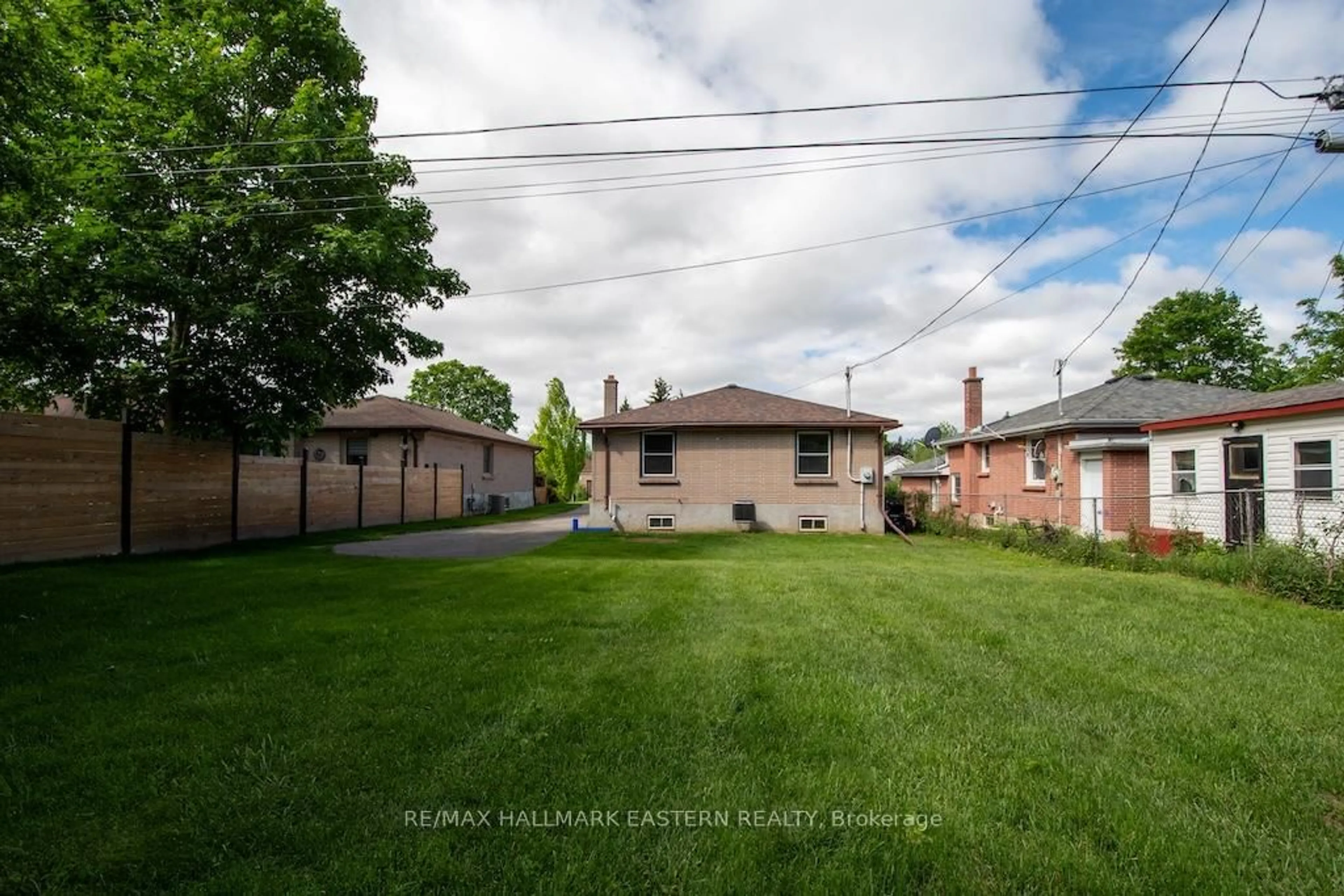 Unknown for 844 Philip St, Peterborough Ontario K9H 6E2