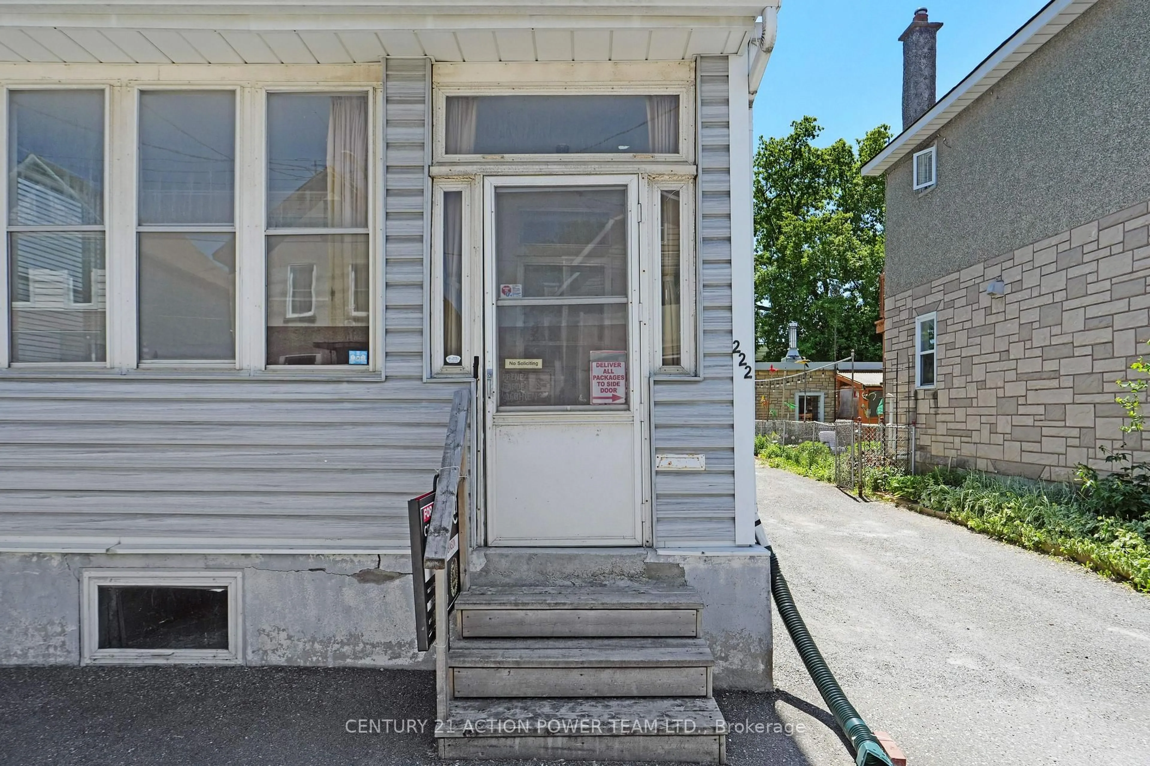 Unknown for 222 Montfort St, Ottawa Ontario K1L 5P4