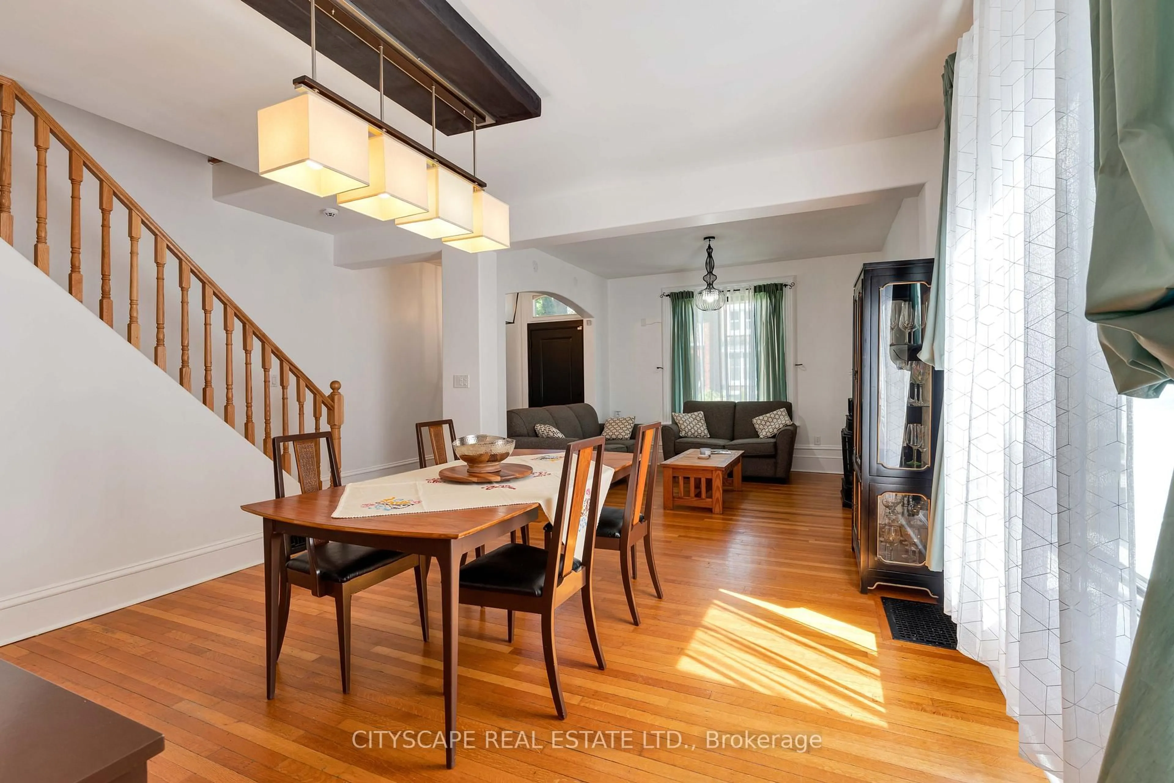 Dining room, wood/laminate floor for 29 Arthur St, Brantford Ontario N3S 3H4