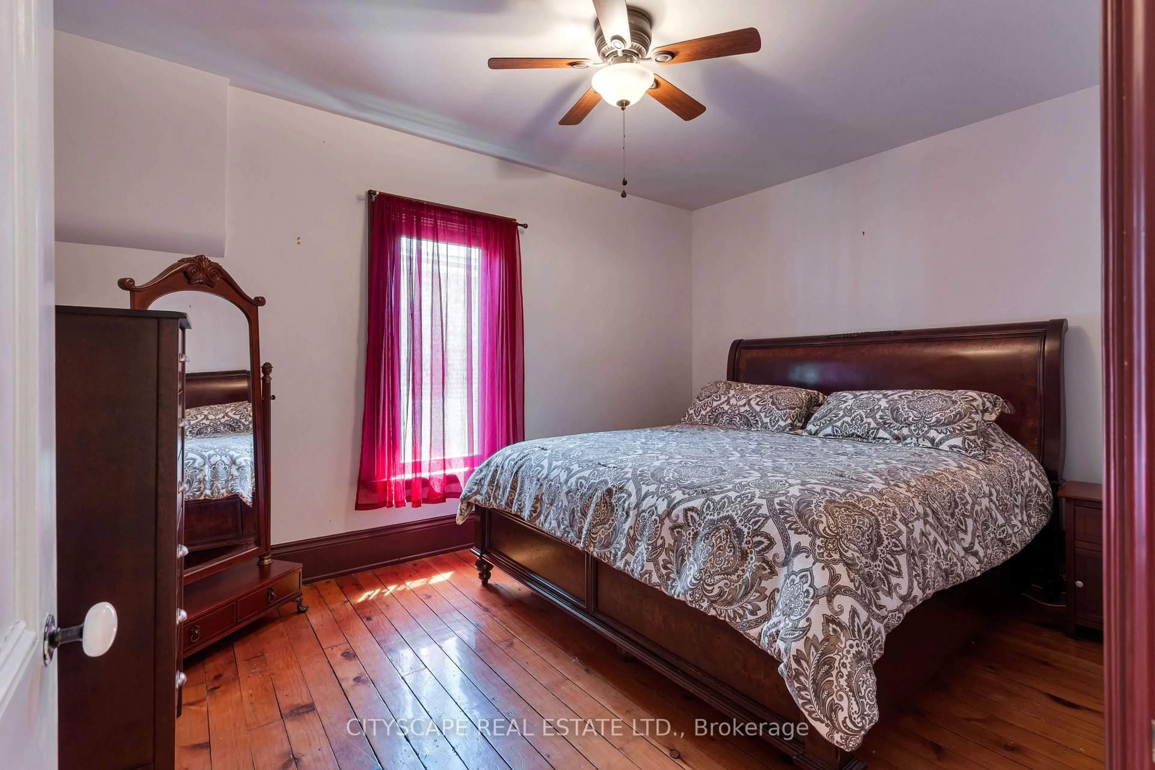 Bedroom with bed, wood/laminate floor for 29 Arthur St, Brantford Ontario N3S 3H4