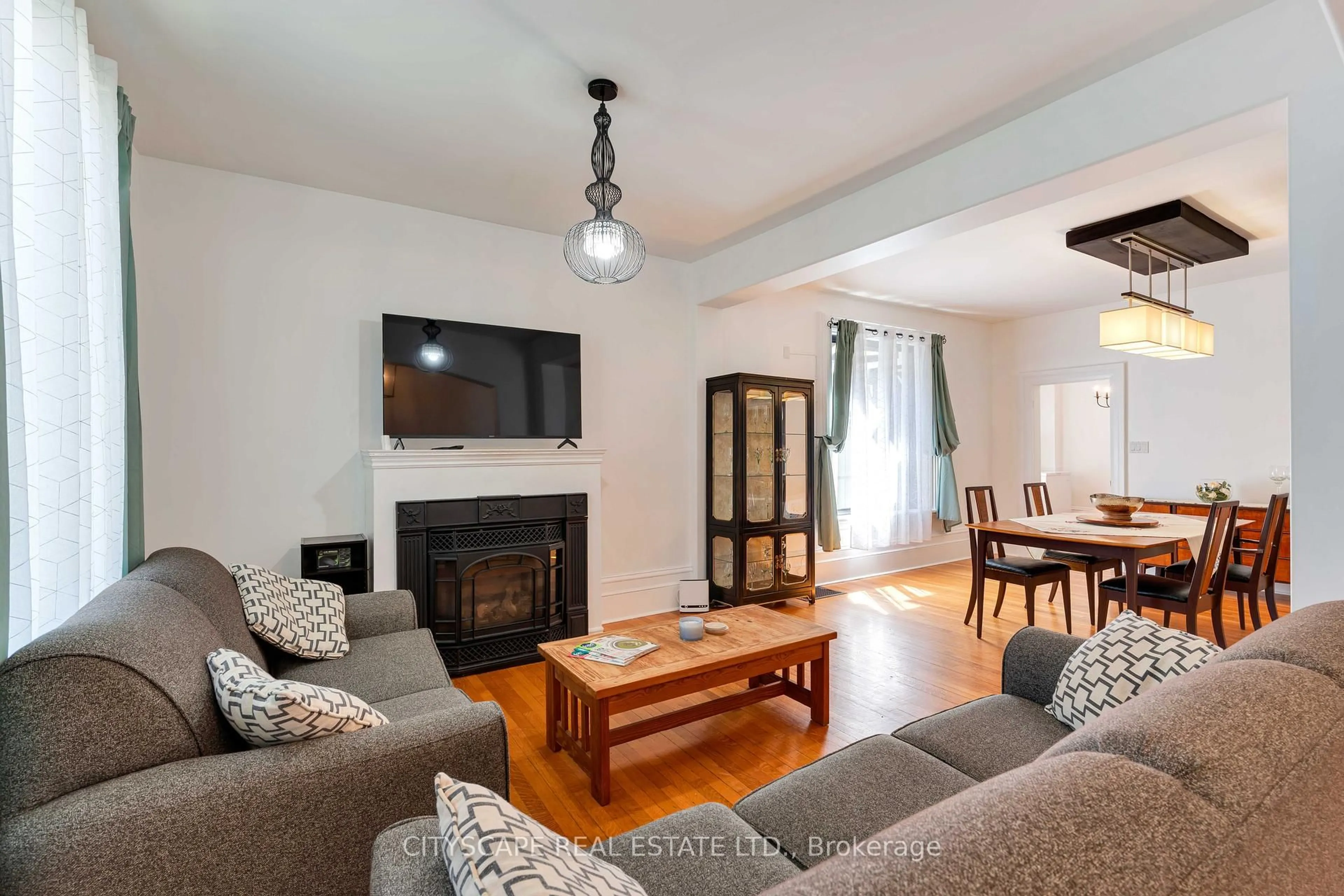 Living room with furniture, wood/laminate floor for 29 Arthur St, Brantford Ontario N3S 3H4