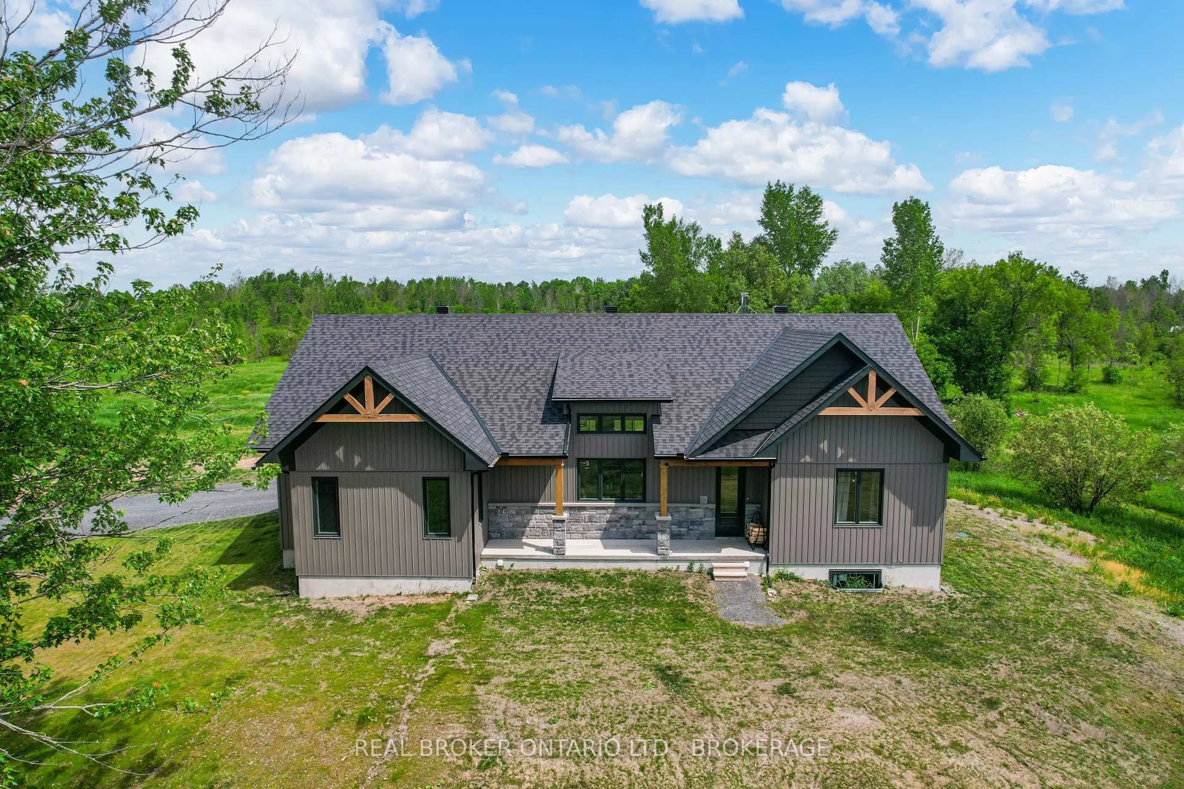 A pic from outside/outdoor area/front of a property/back of a property/a pic from drone, building for 16119 Eamer Rd, South Stormont Ontario K0C 1R0