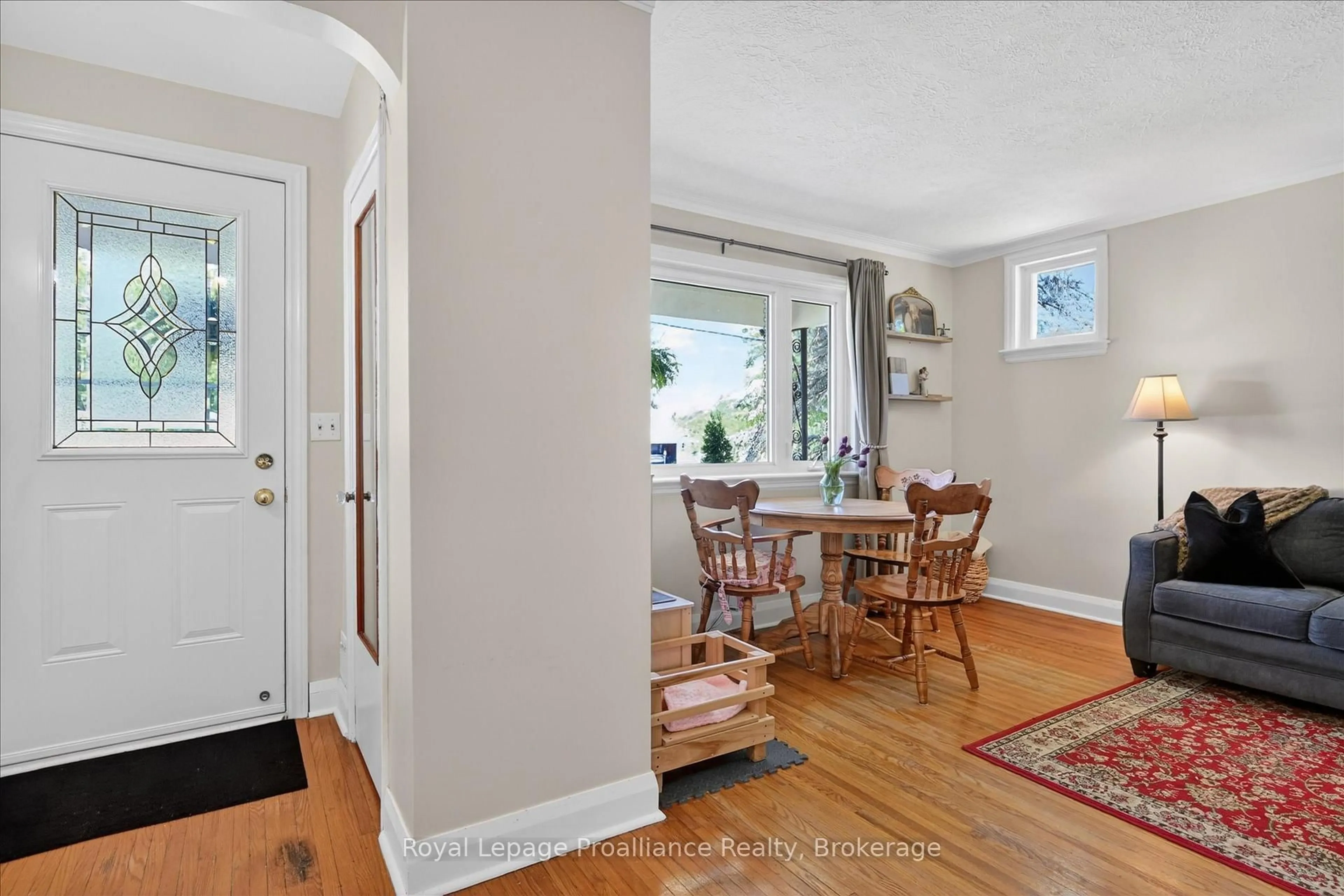 Indoor entryway for 862 South St, Douro-Dummer Ontario K0L 3A0