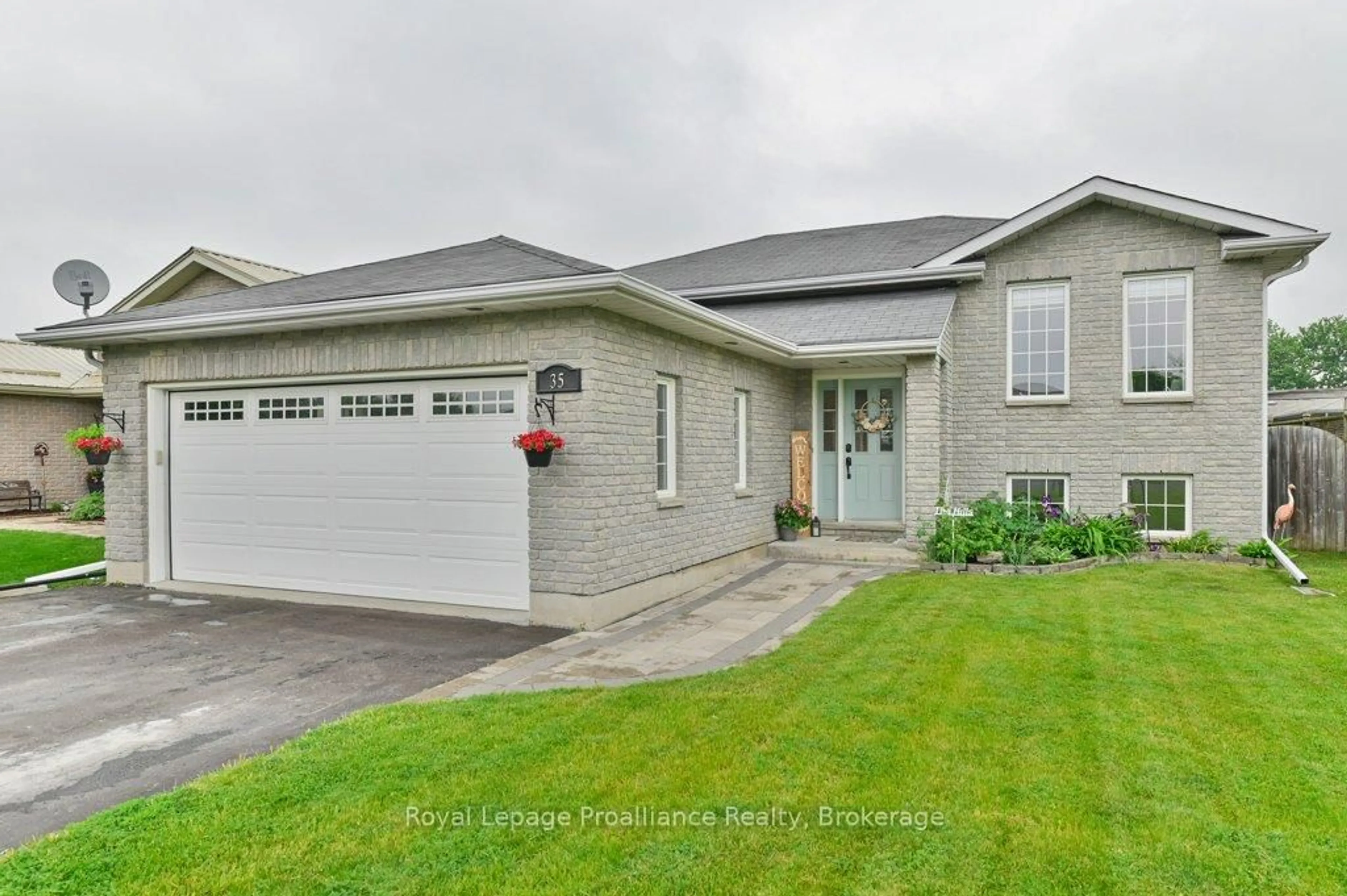 Home with brick exterior material, street for 35 Ridgeview Lane, Trenton Ontario K8V 5P8