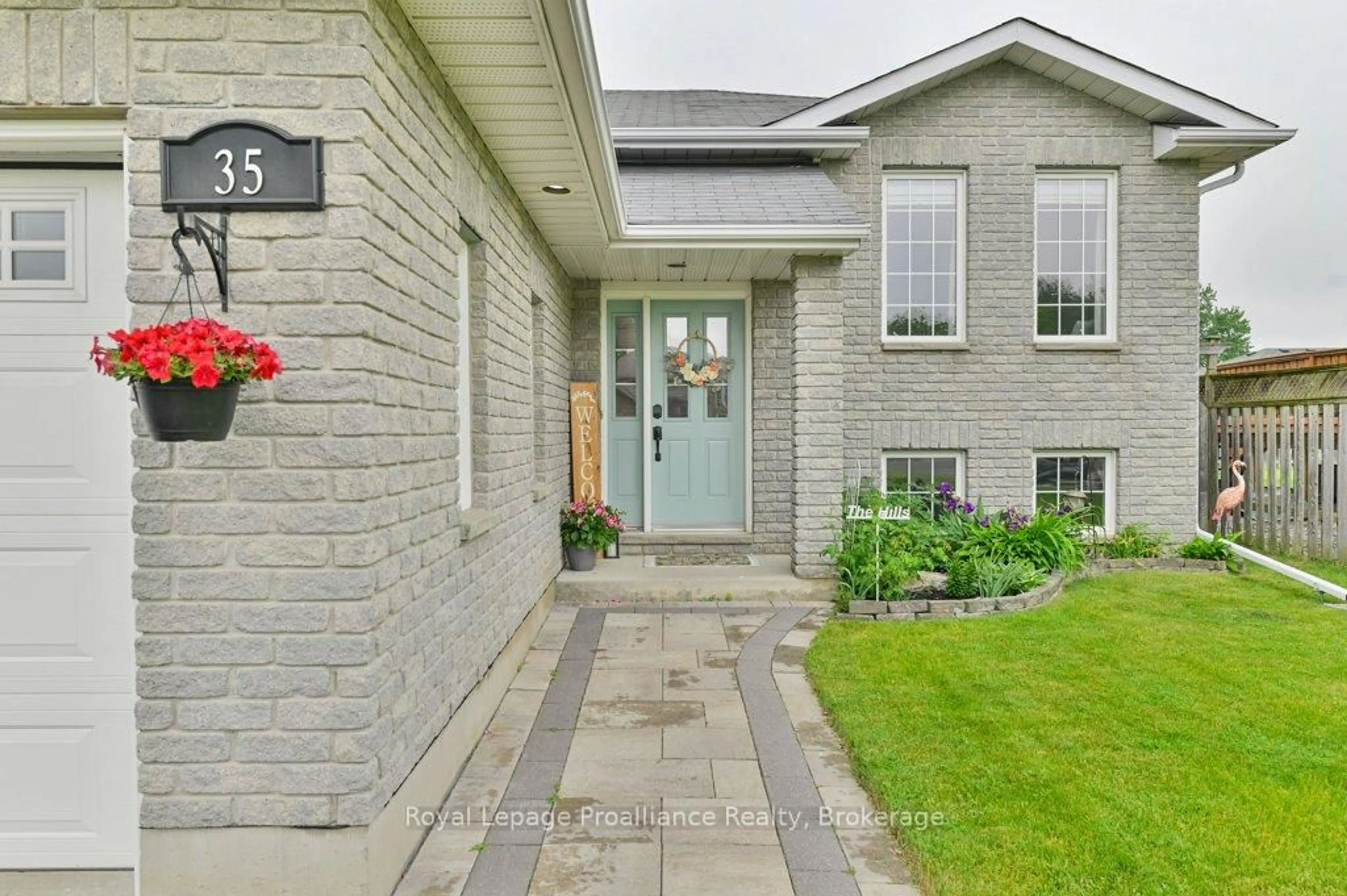 Home with brick exterior material, street for 35 Ridgeview Lane, Trenton Ontario K8V 5P8