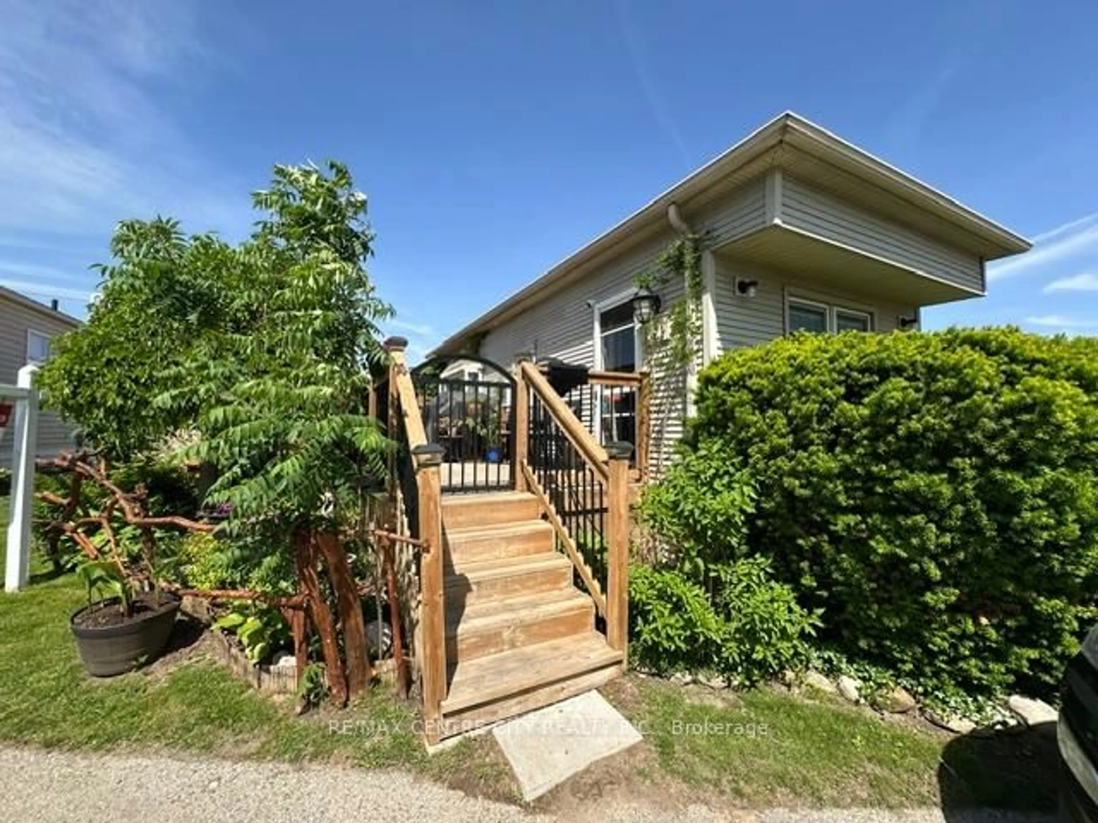 Unknown for 2189 Dundas St #41, London East Ontario N5V 1H3