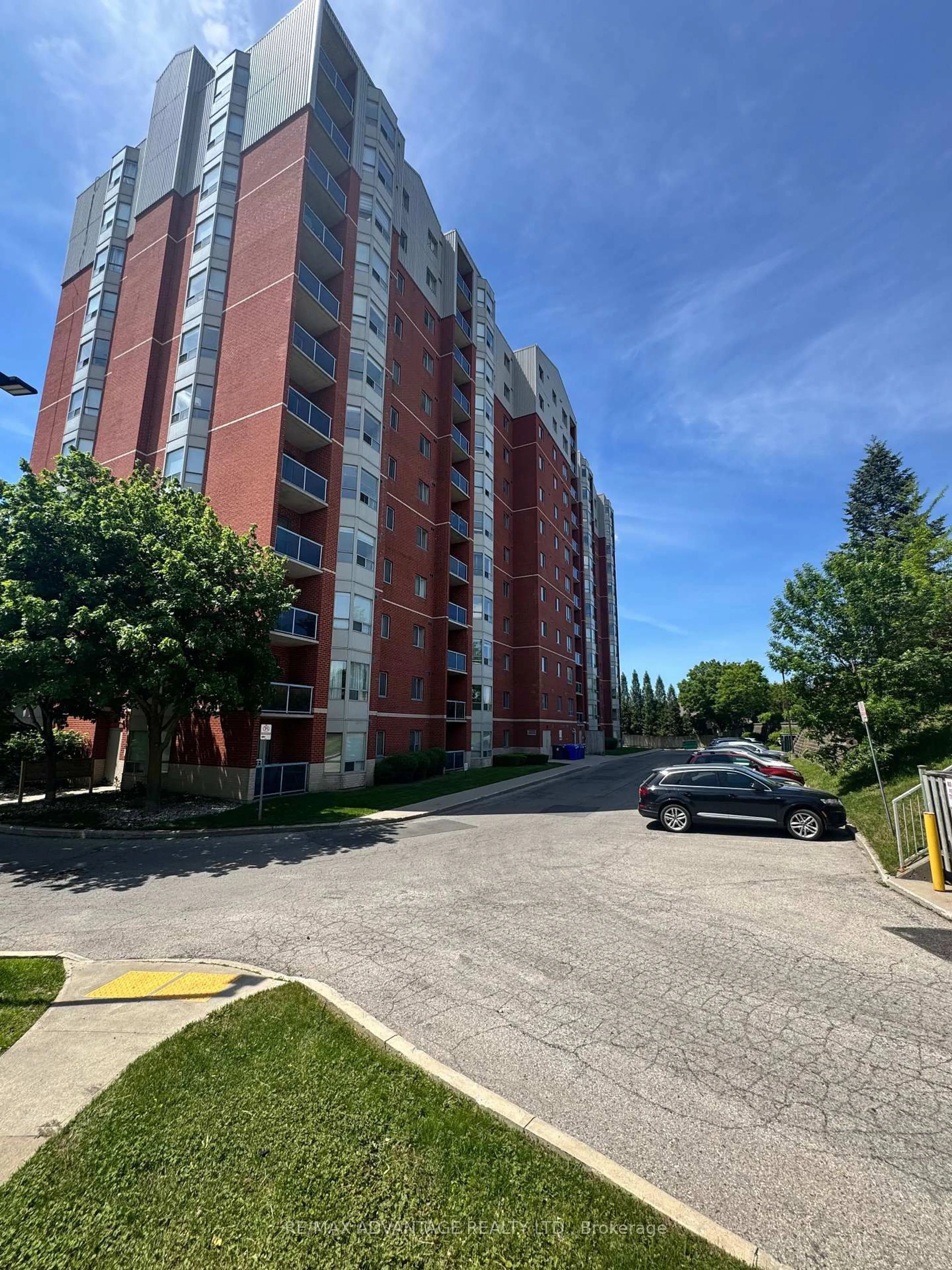 A pic from outside/outdoor area/front of a property/back of a property/a pic from drone, street for 30 Chapman Crt #607, London North Ontario N6G 4Y4
