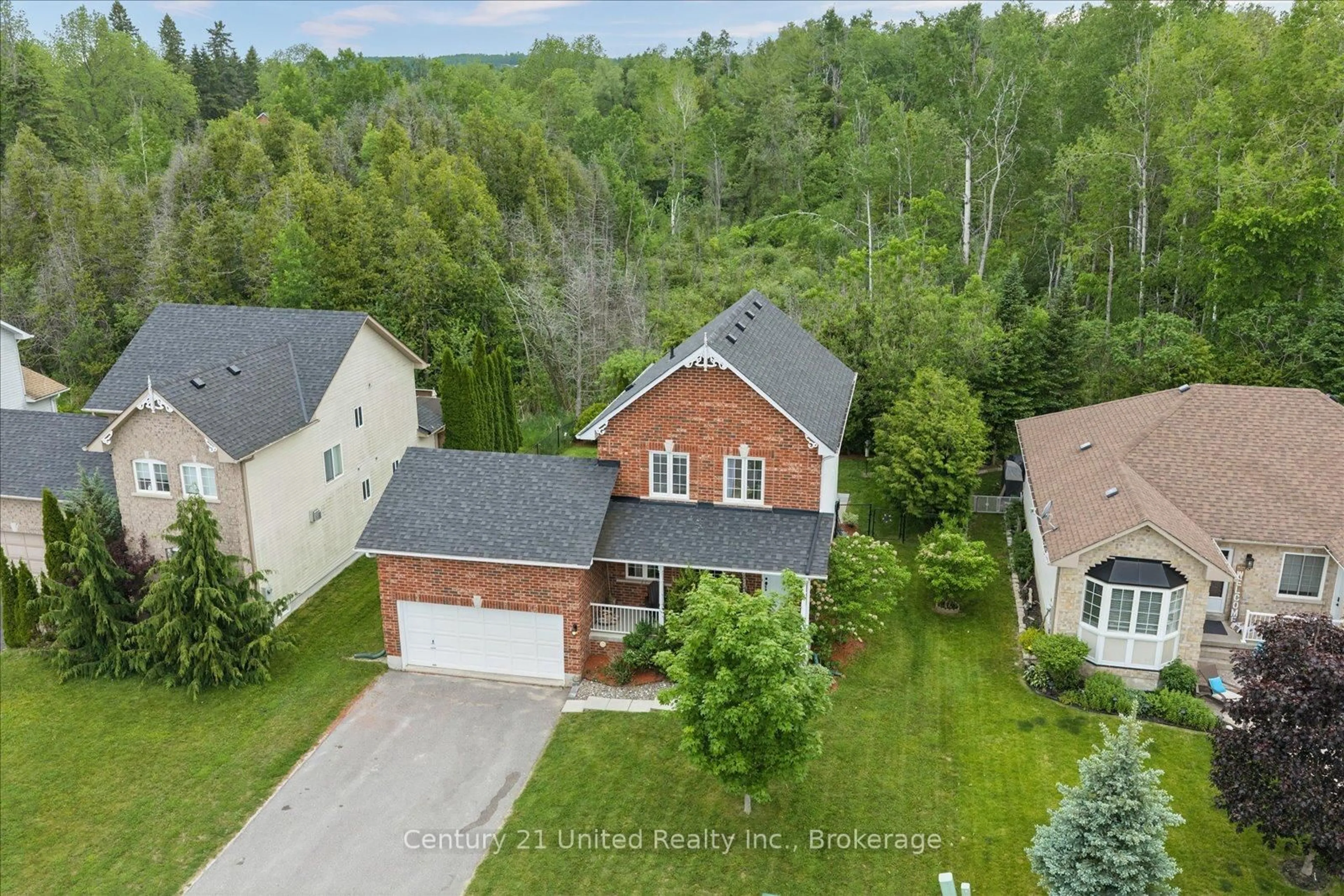 A pic from outside/outdoor area/front of a property/back of a property/a pic from drone, street for 31 Mcguire Dr, Cavan Monaghan Ontario L0A 1G0
