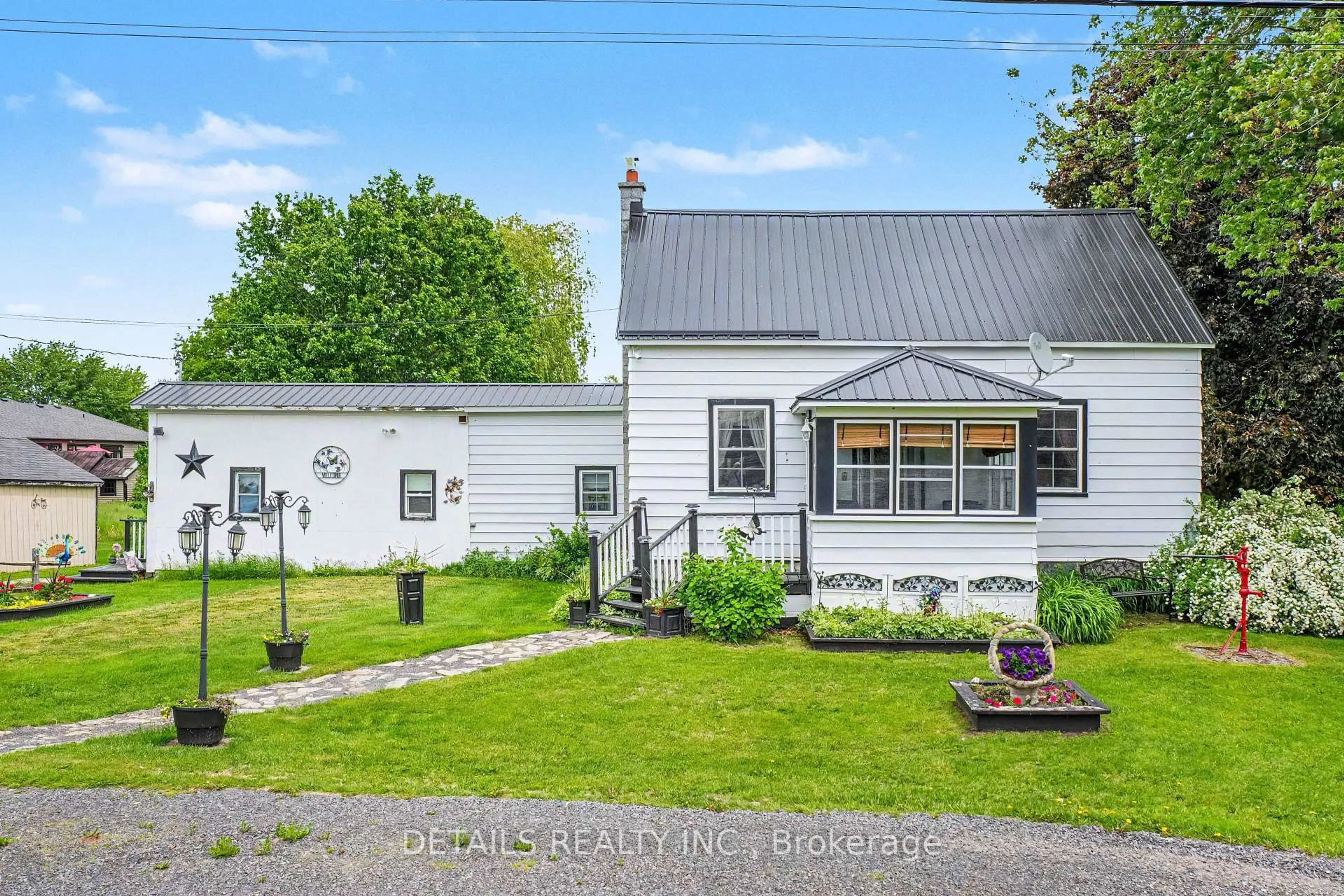 A pic from outside/outdoor area/front of a property/back of a property/a pic from drone, street for 243 South Gower Dr, North Grenville Ontario K0G 1J0