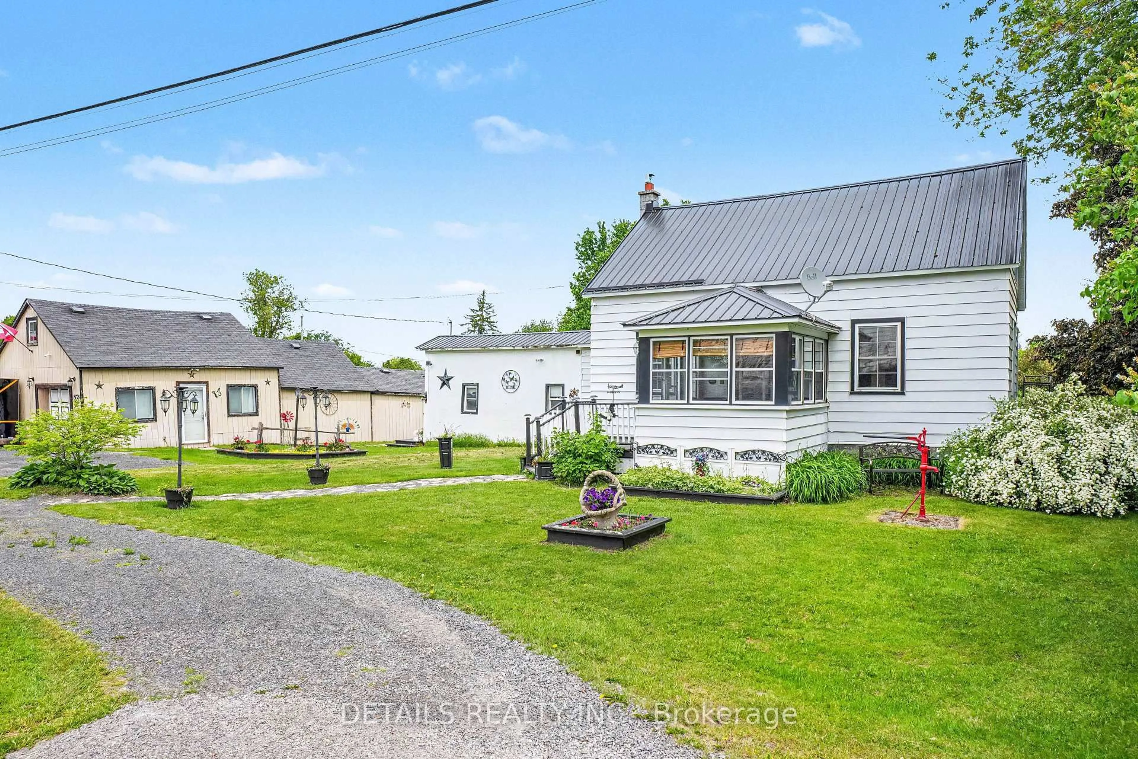 A pic from outside/outdoor area/front of a property/back of a property/a pic from drone, street for 243 South Gower Dr, North Grenville Ontario K0G 1J0