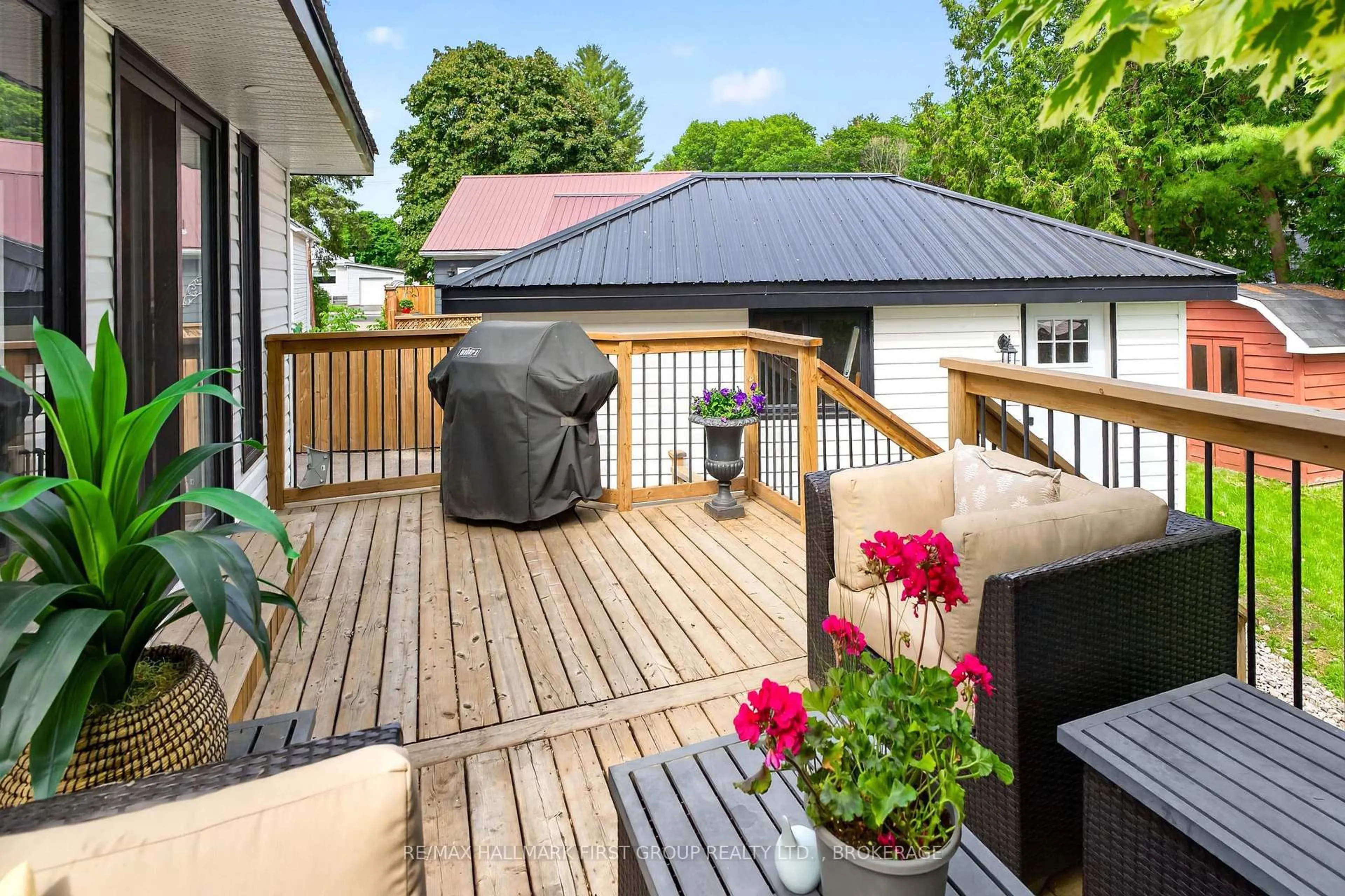 Patio, street for 58 Wright Cres, Brockville Ontario K6V 3W8