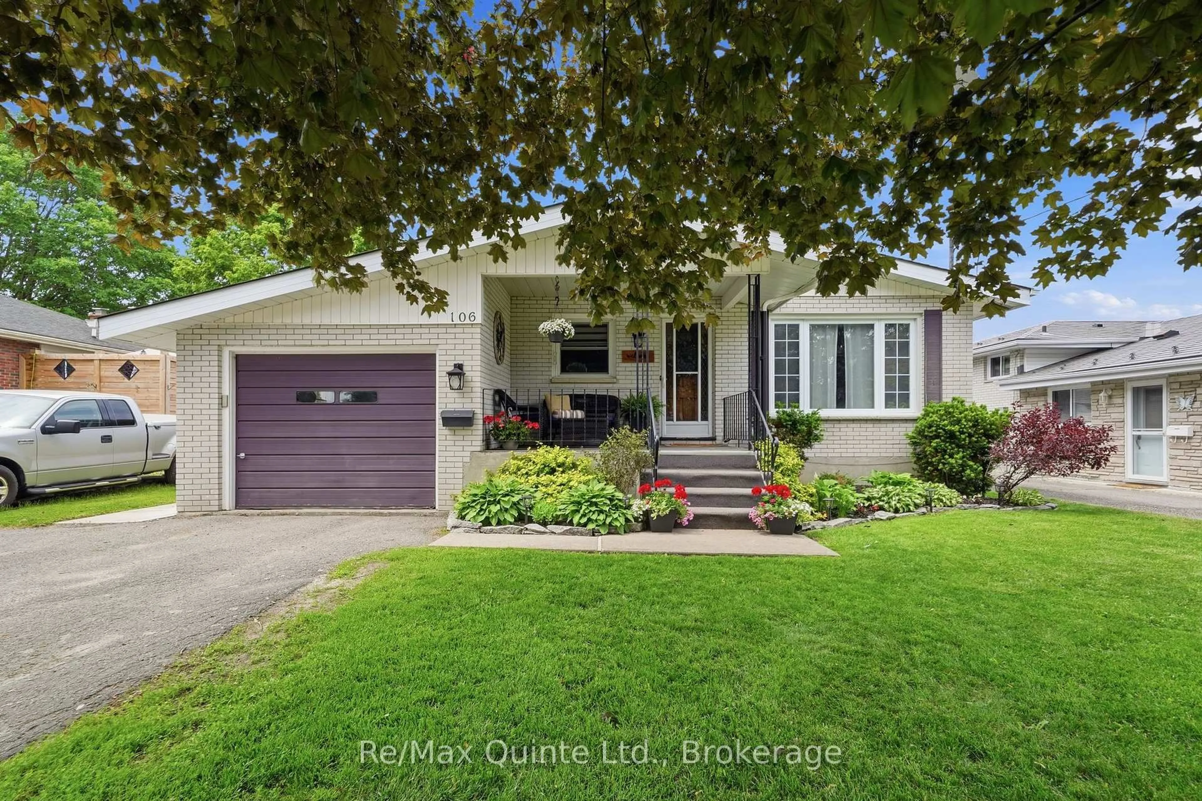 Home with vinyl exterior material, street for 106 Glendale Rd, Belleville Ontario K8P 4H6