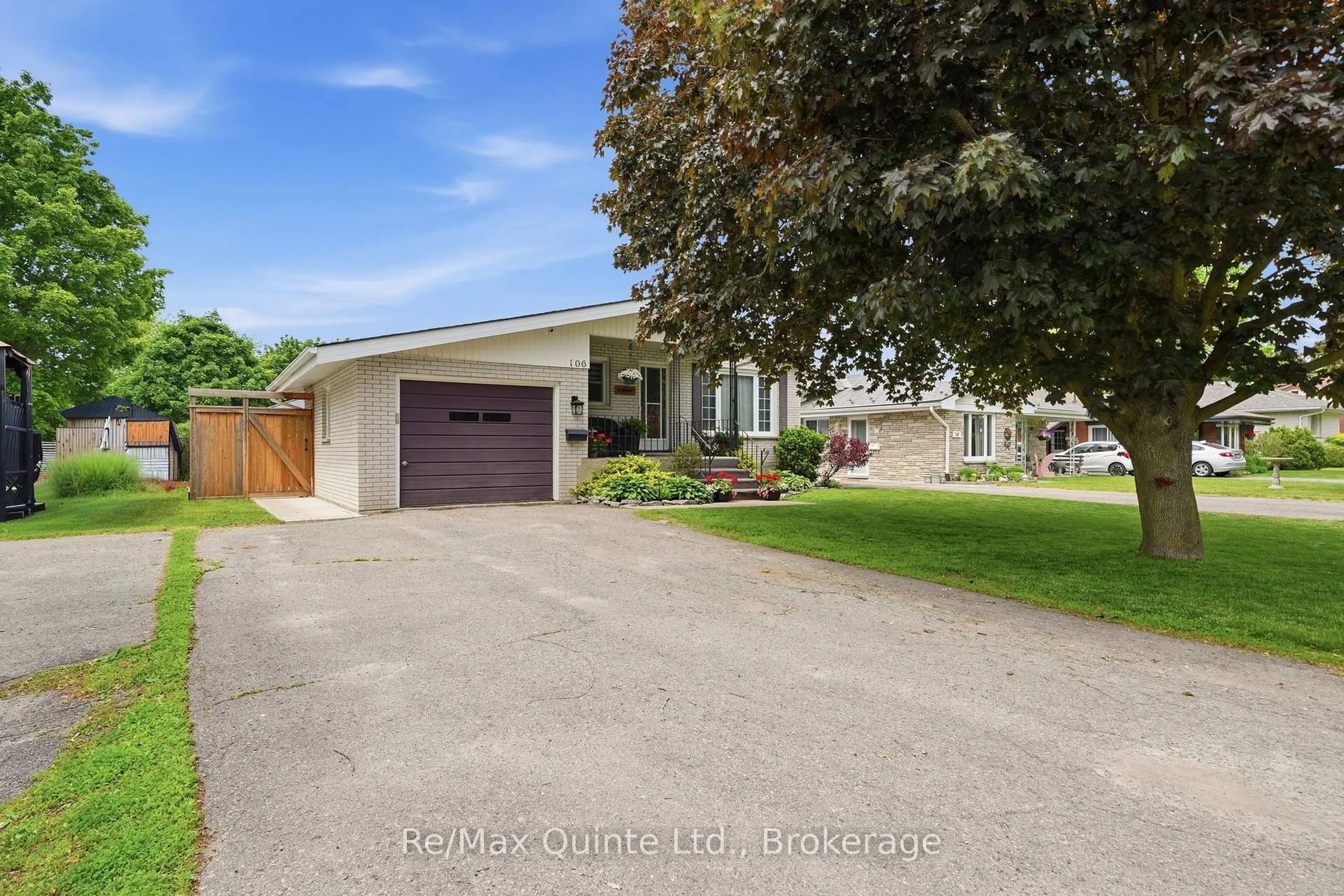 A pic from outside/outdoor area/front of a property/back of a property/a pic from drone, street for 106 Glendale Rd, Belleville Ontario K8P 4H6