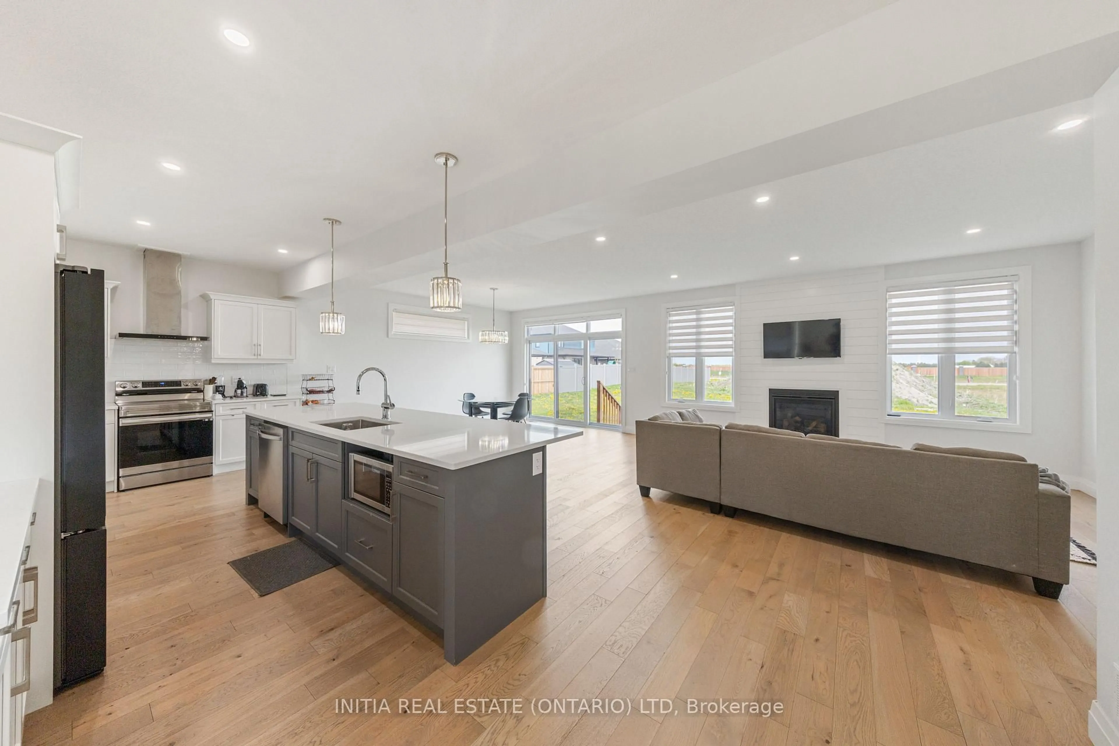 Open concept kitchen, unknown for 608 Sweetbay Cres, Sarnia Ontario N7S 0A8