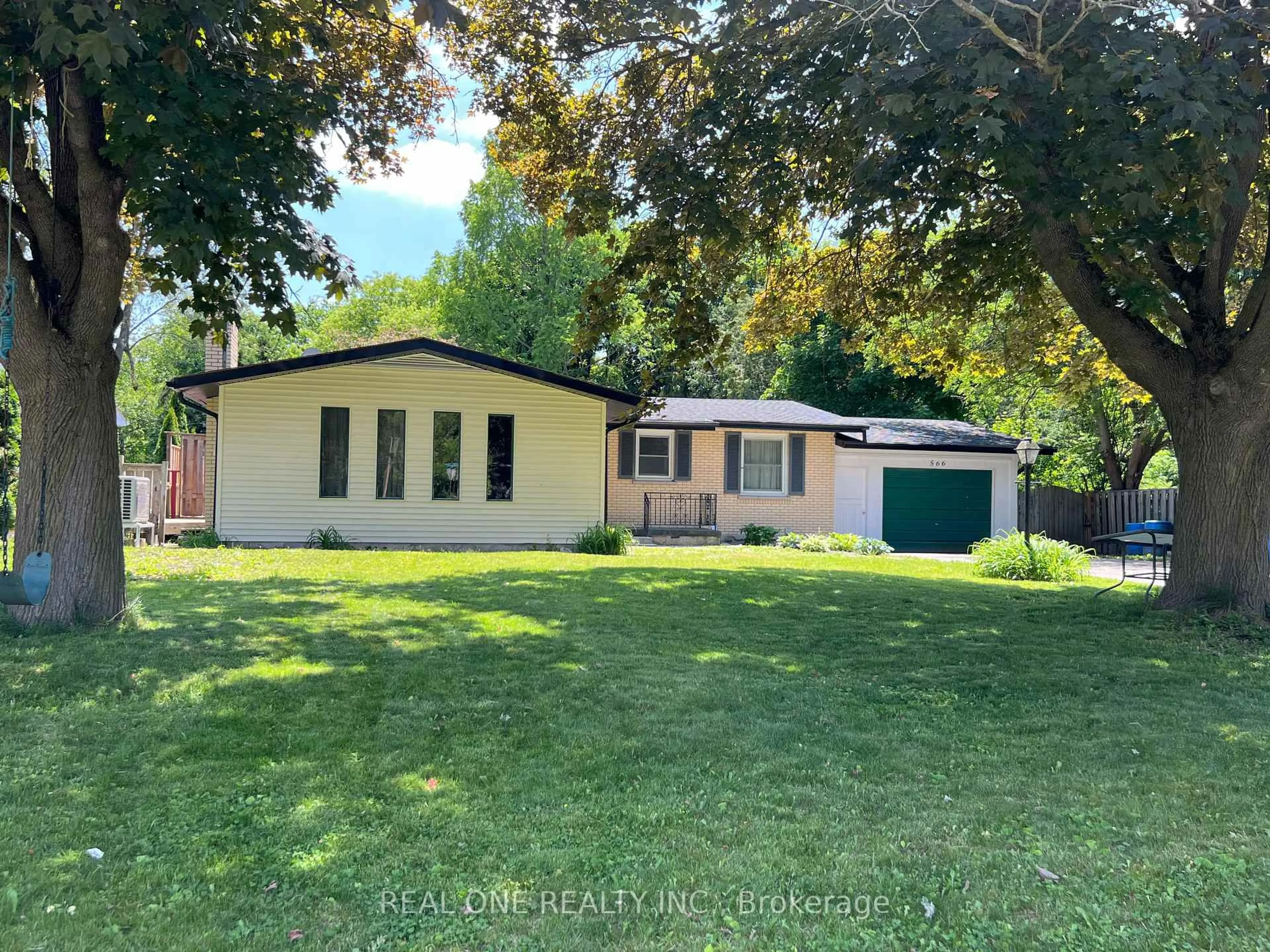 A pic from outside/outdoor area/front of a property/back of a property/a pic from drone, street for 566 Middlewoods Dr, London North Ontario N6G 1W4