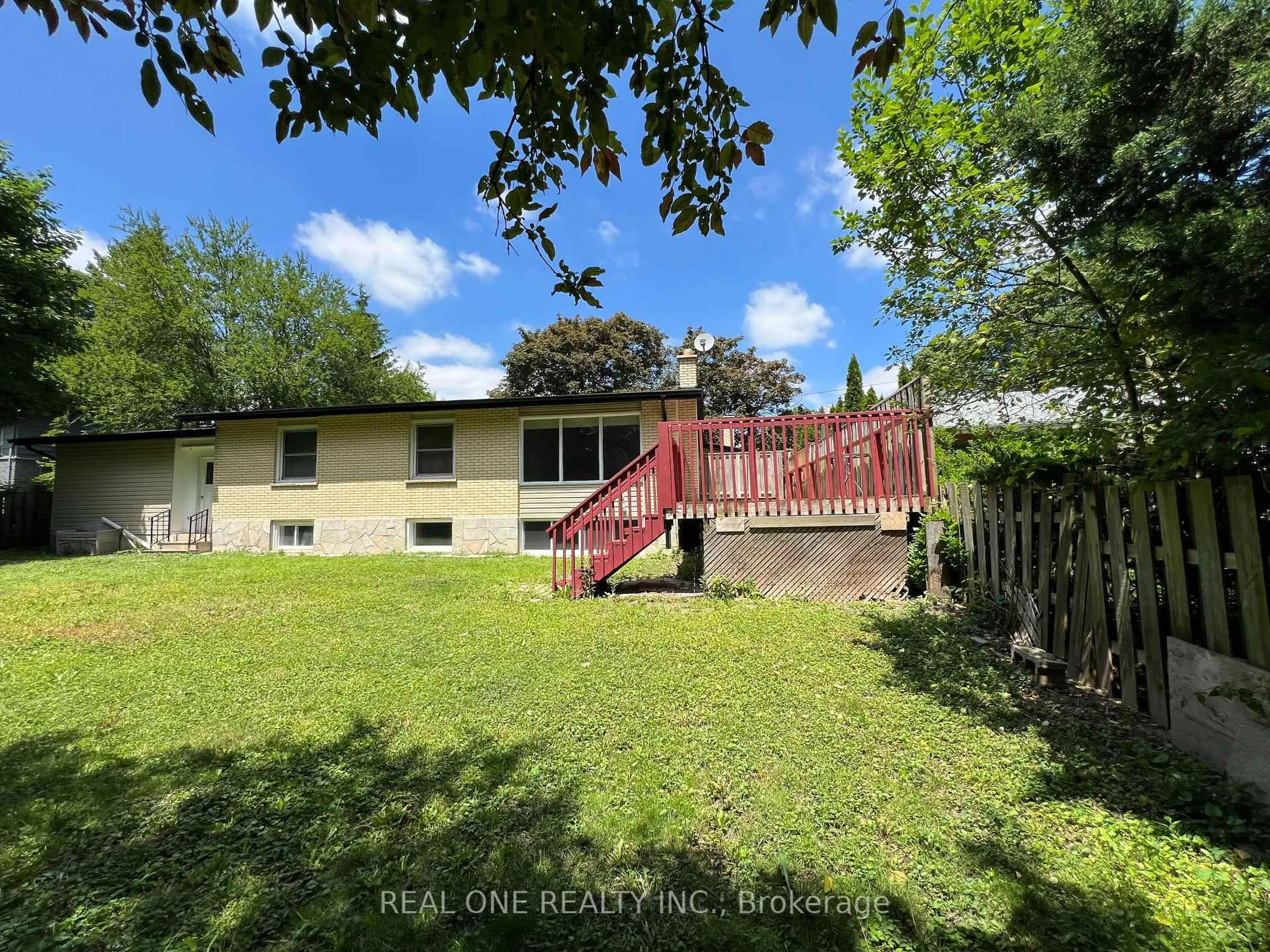 A pic from outside/outdoor area/front of a property/back of a property/a pic from drone, water/lake/river/ocean view for 566 Middlewoods Dr, London North Ontario N6G 1W4