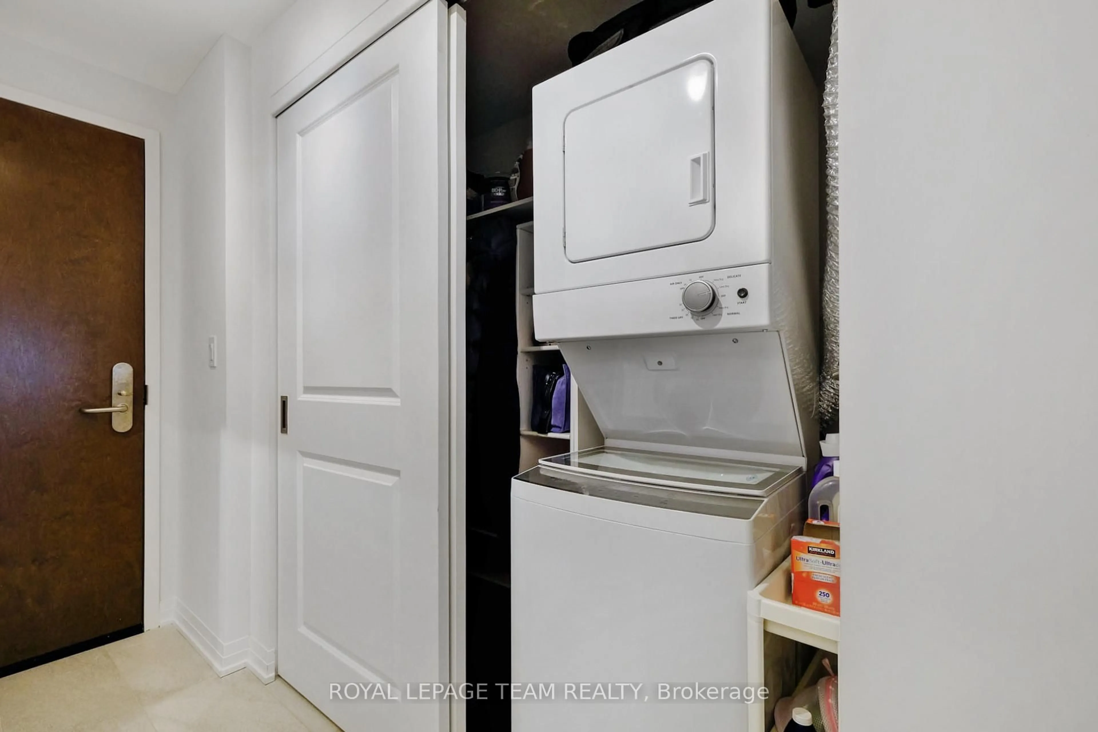 Laundry room for 805 Carling Ave #1508, Ottawa Ontario K1S 5W9