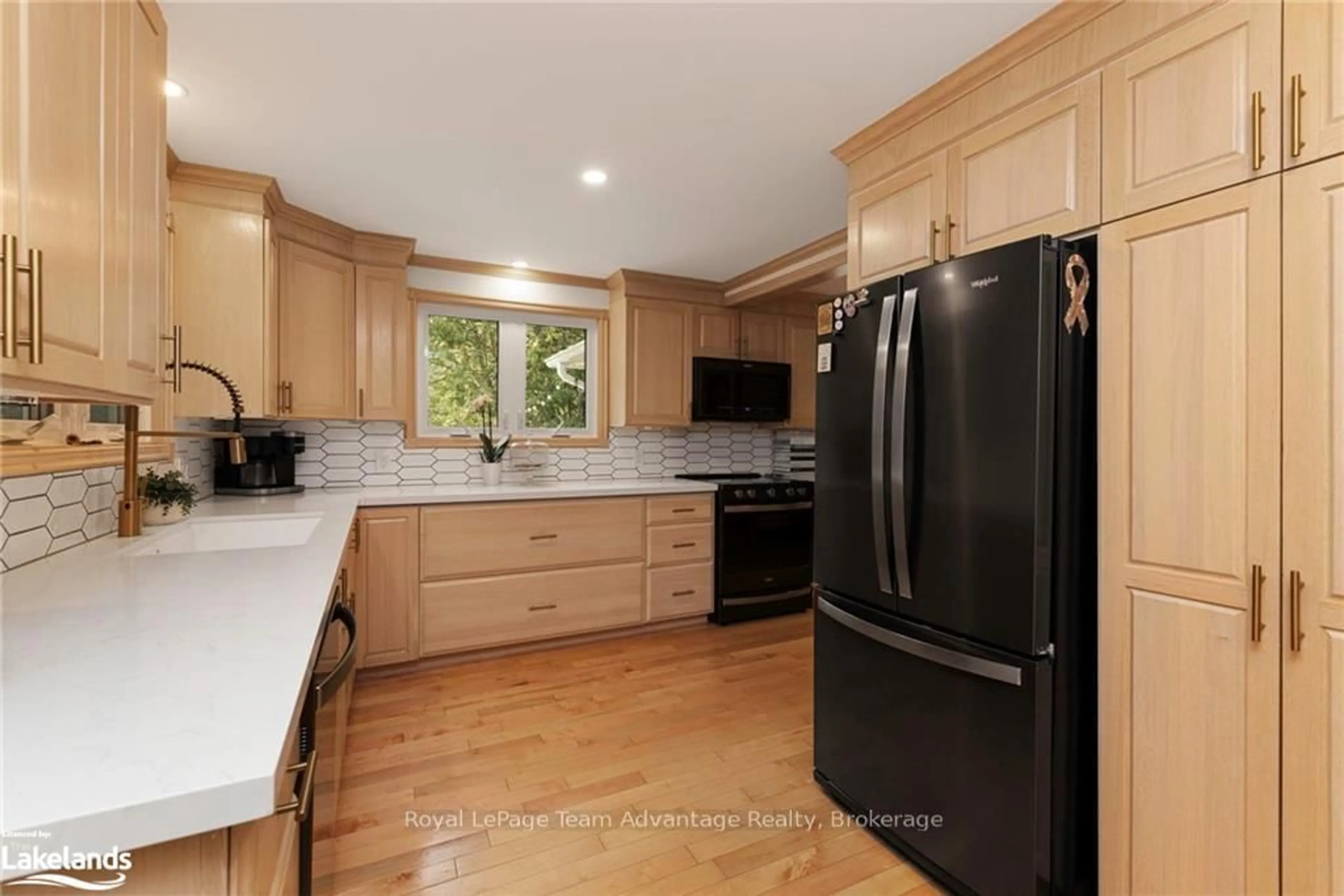 Open concept kitchen, unknown for 3461 Hwy 141 Highway, Muskoka Lakes Ontario P0B 1M0