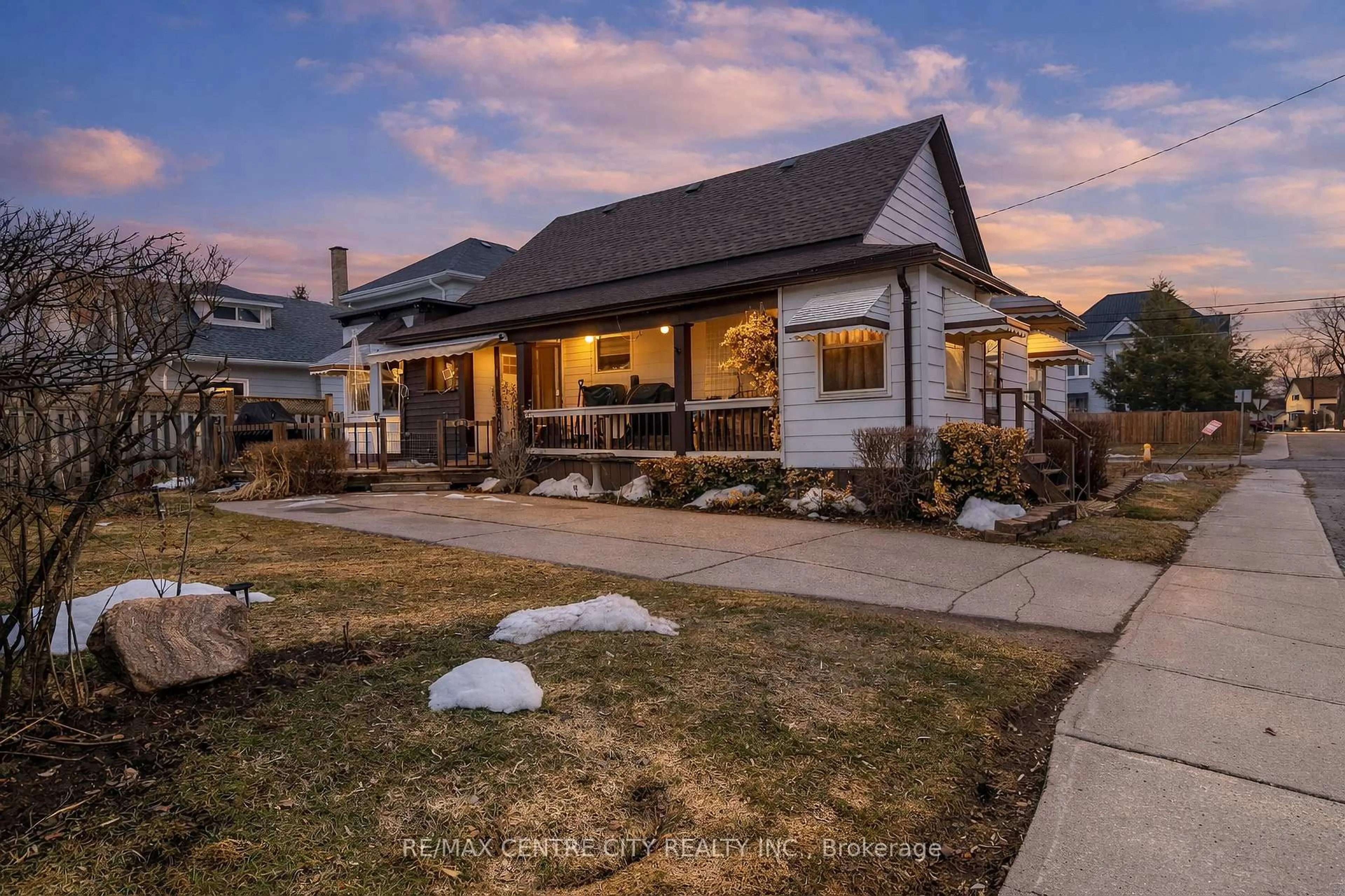 Home with brick exterior material, street for 21 Owaissa St, St. Thomas Ontario N5P 1T1