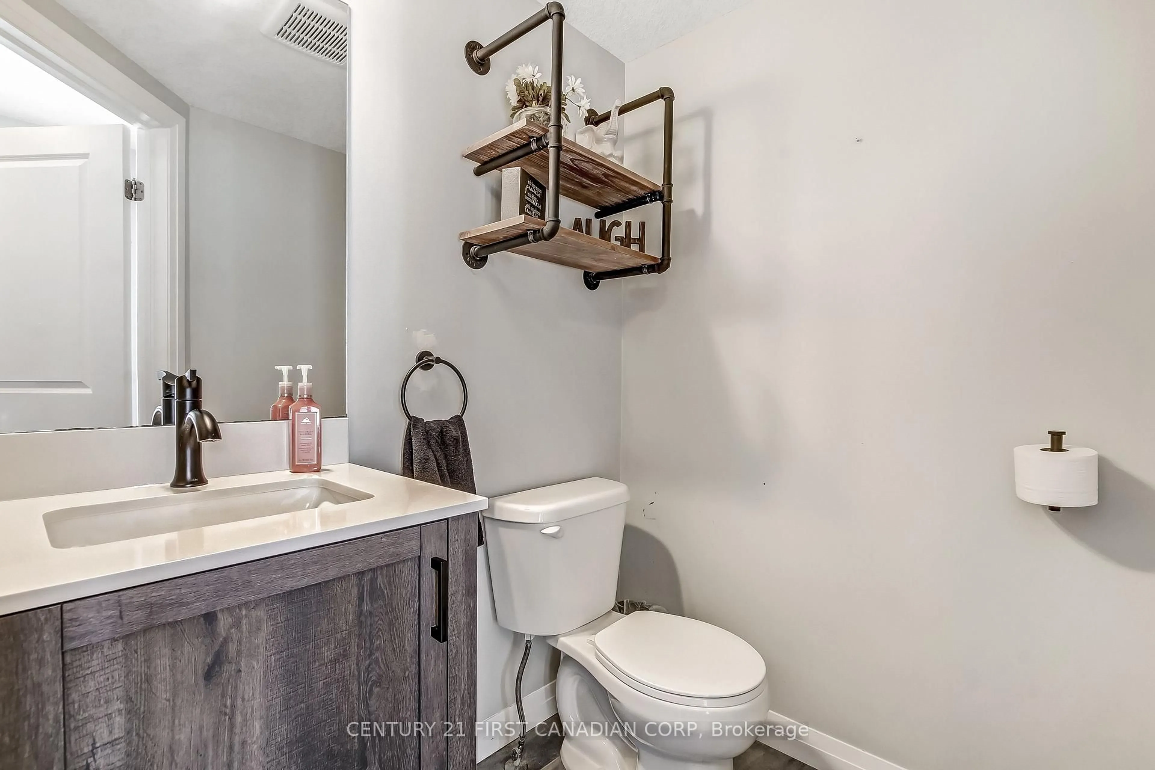 Contemporary bathroom, unknown for 1434 Blackwell Blvd #6, London North Ontario N5X 0E6