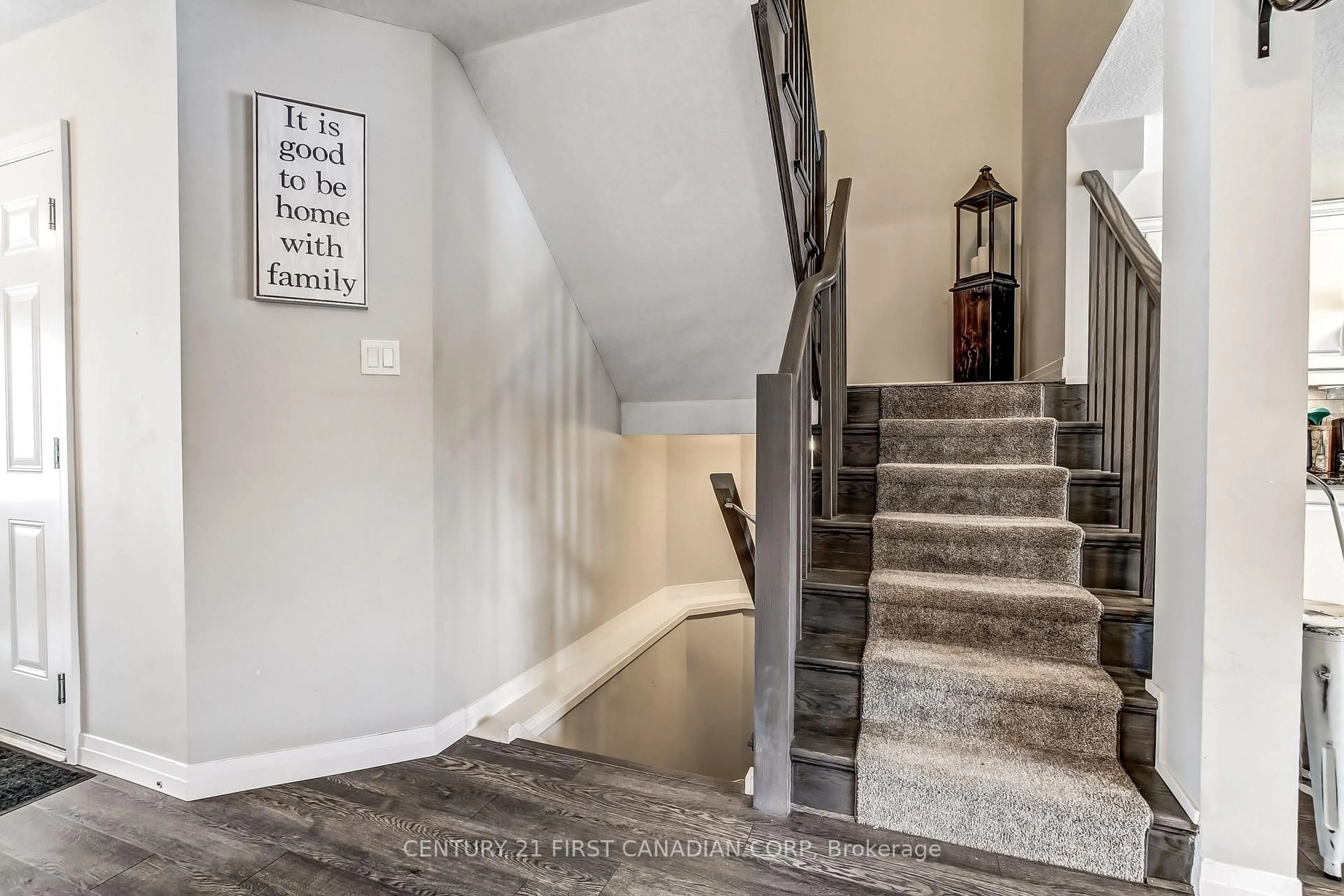Indoor entryway for 1434 Blackwell Blvd #6, London North Ontario N5X 0E6