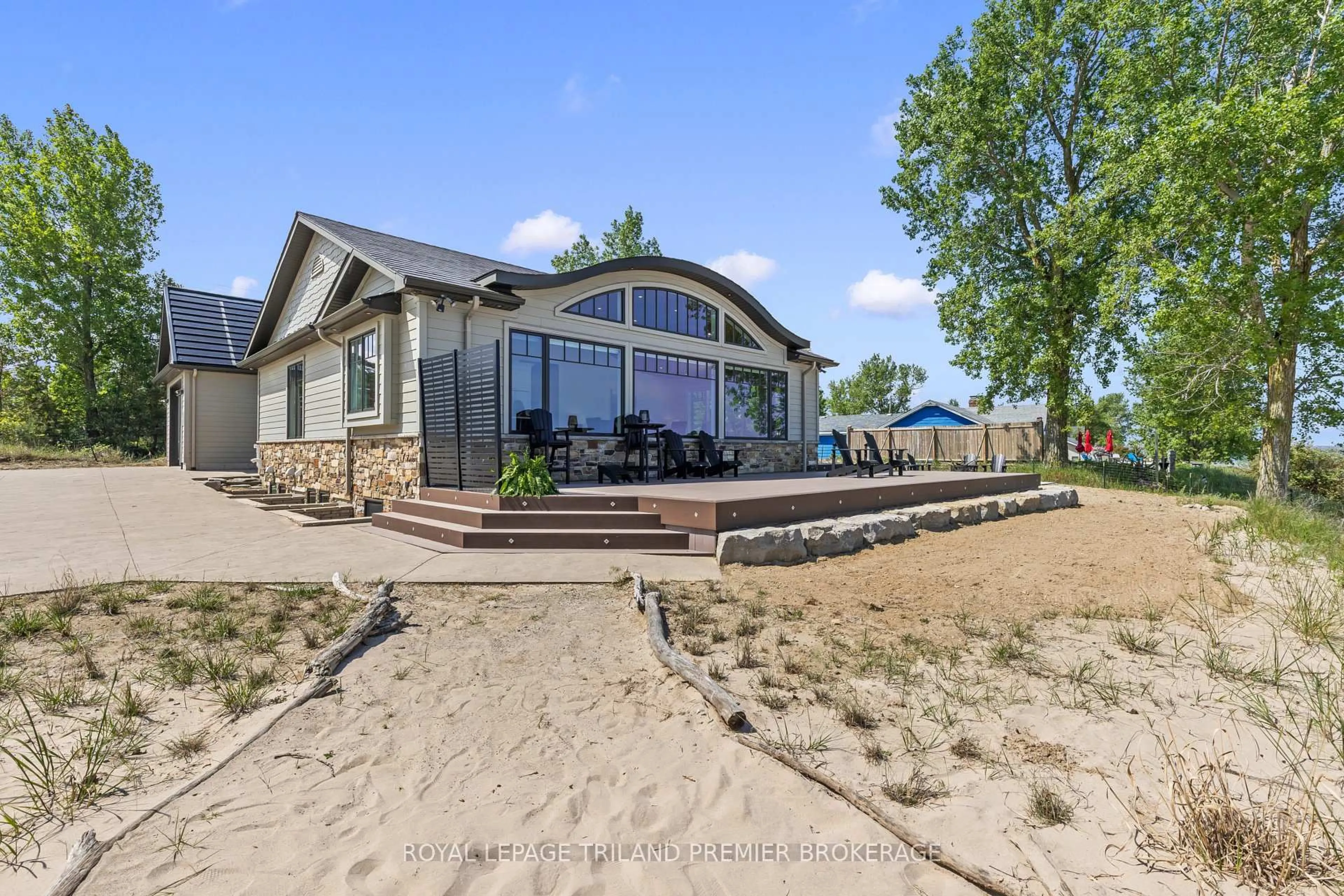 A pic from outside/outdoor area/front of a property/back of a property/a pic from drone, water/lake/river/ocean view for 7292 Leighton Dr, Lambton Shores Ontario N0M 2L0