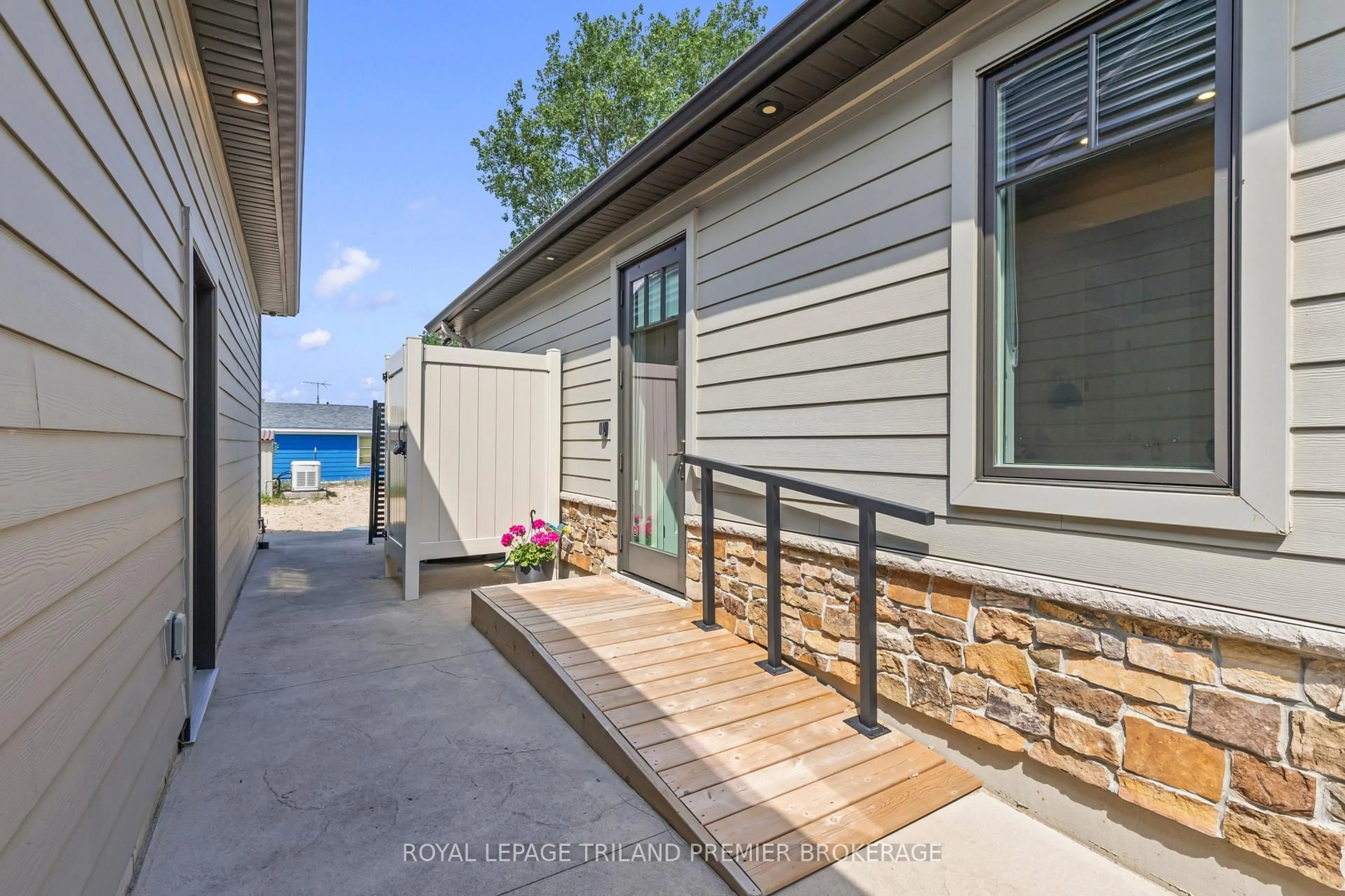 Unknown for 7292 Leighton Dr, Lambton Shores Ontario N0M 2L0