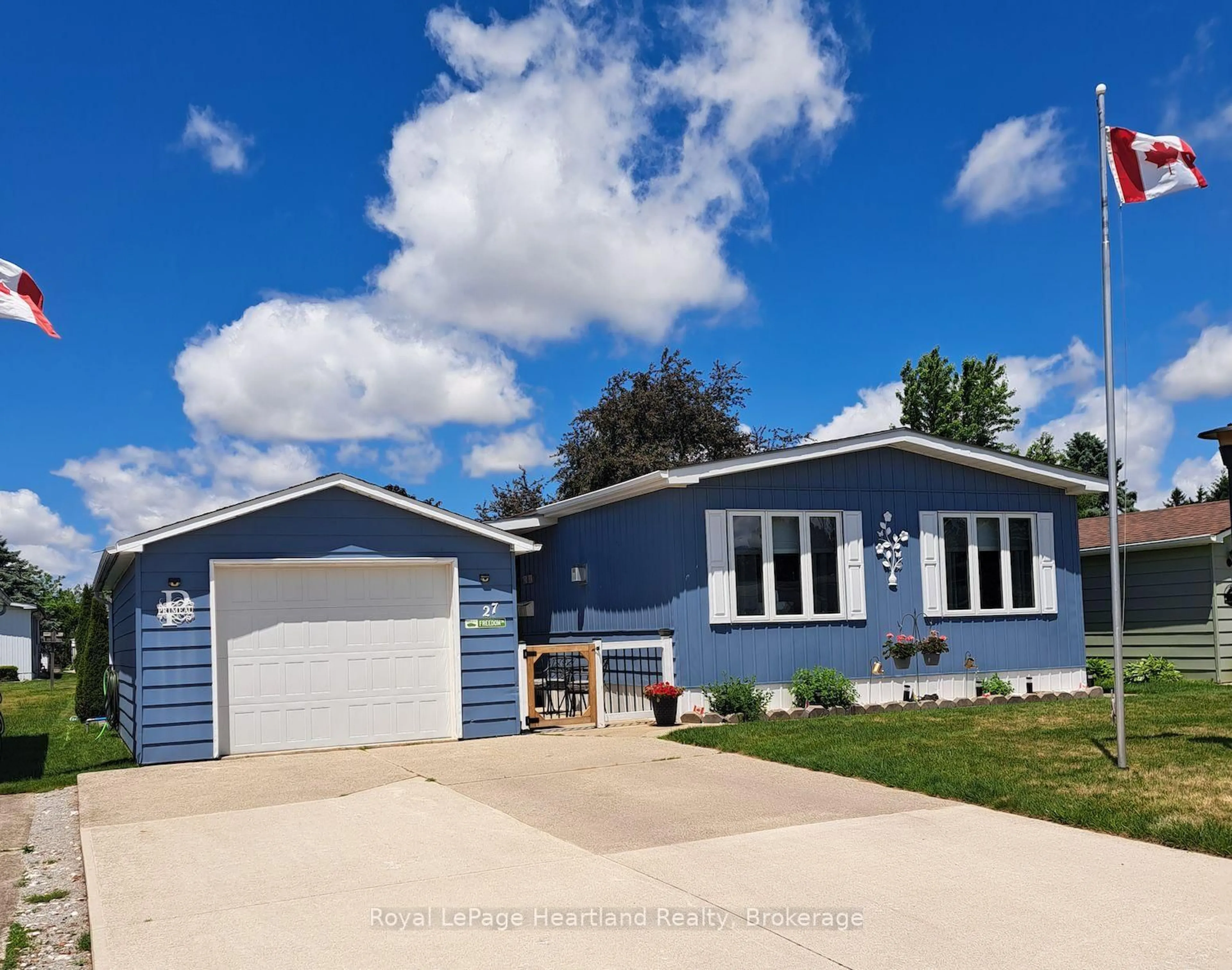 Home with vinyl exterior material, street for 27 Stewart St, Strathroy-Caradoc Ontario N7G 1A1
