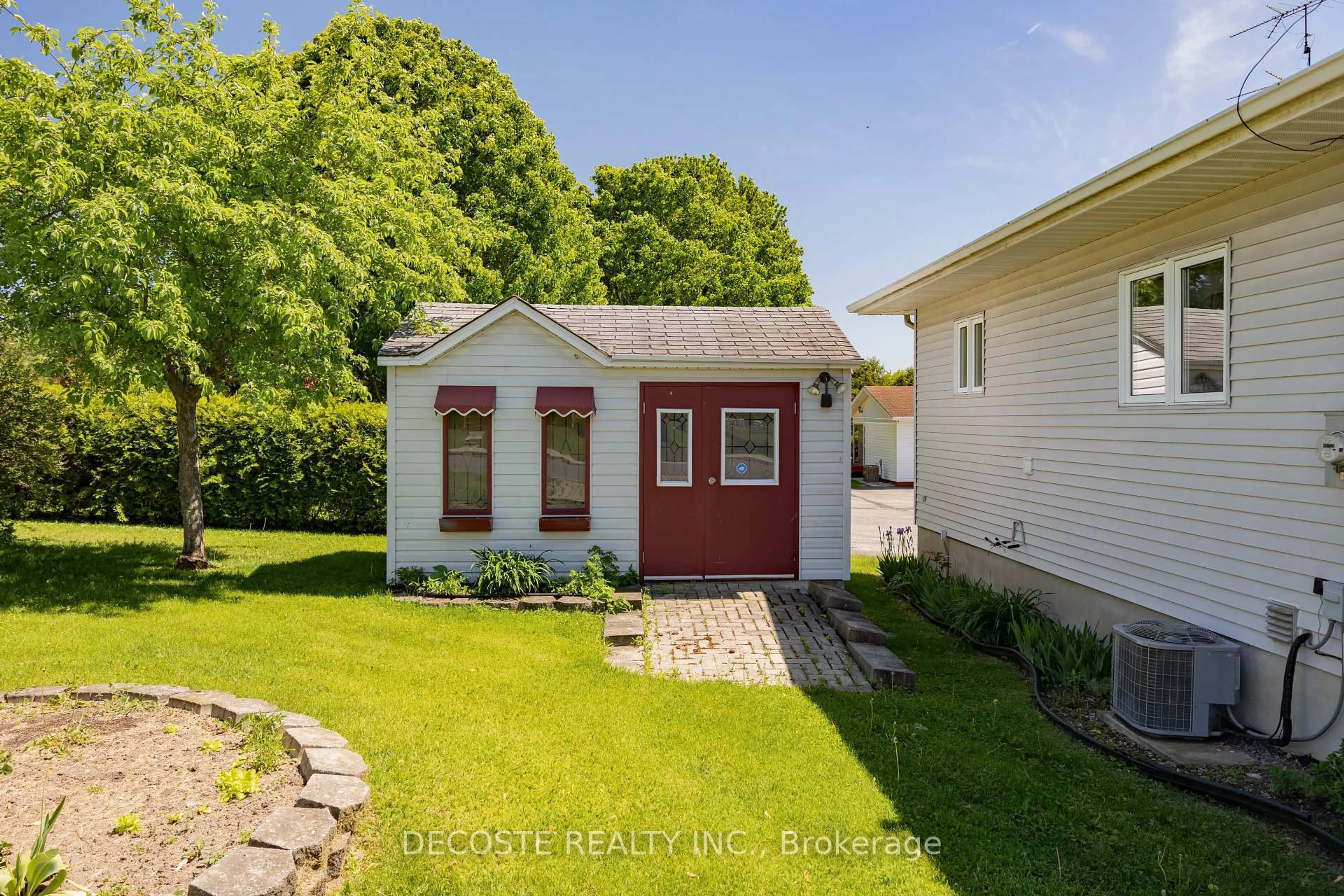 A pic from outside/outdoor area/front of a property/back of a property/a pic from drone, street for 70 Victoria St, North Glengarry Ontario K0C 1A0