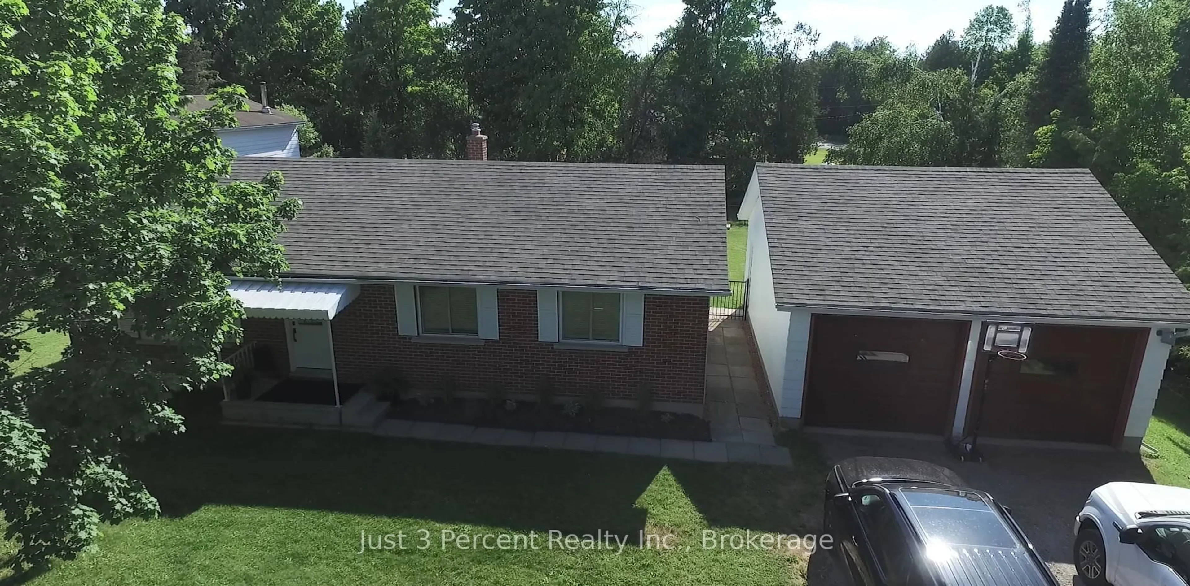 A pic from outside/outdoor area/front of a property/back of a property/a pic from drone, water/lake/river/ocean view for 2224 Fieldview Dr, Cavan Monaghan Ontario L0A 1C0