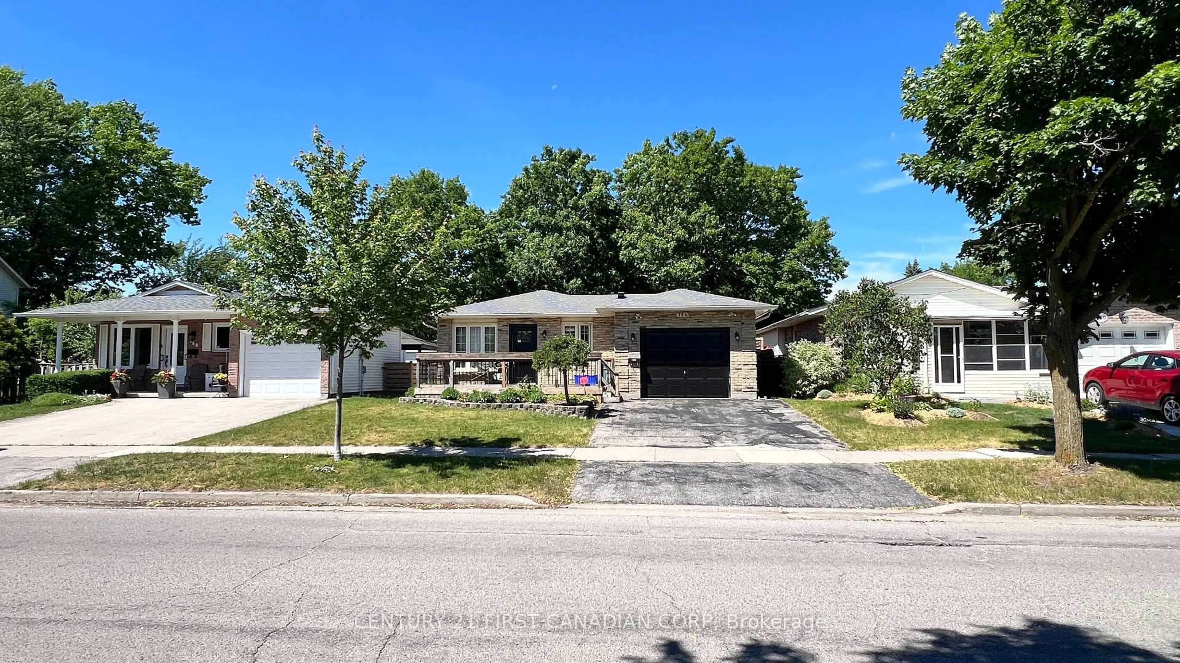 Home with vinyl exterior material, street for 764 Classic Dr, London East Ontario N5W 5V2