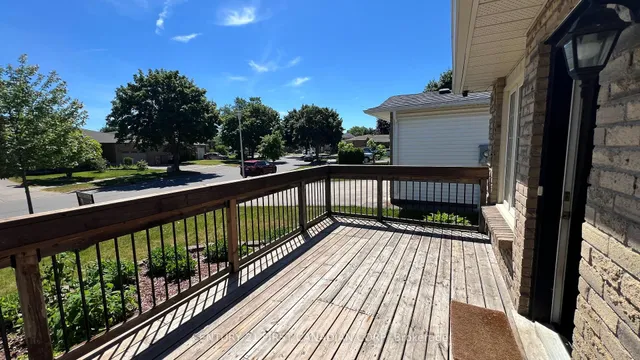764 Classic Dr, London East 4