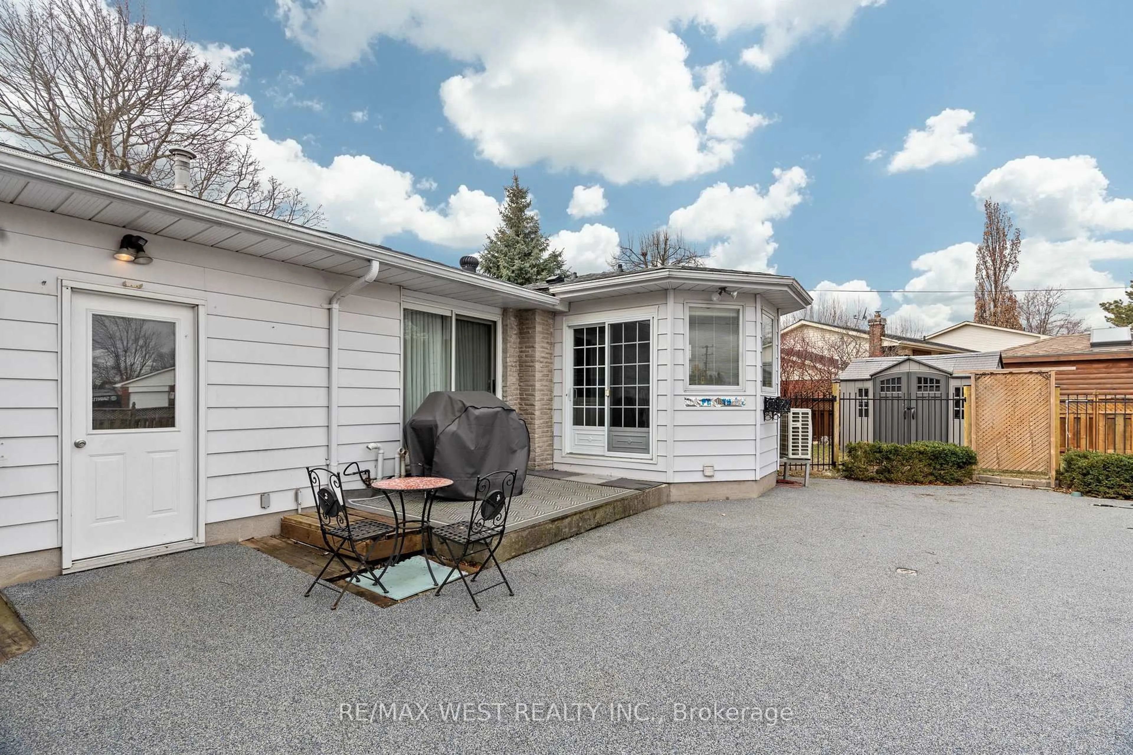 Patio, street for 96 Langford Dr, Lucan Biddulph Ontario N0M 2J0