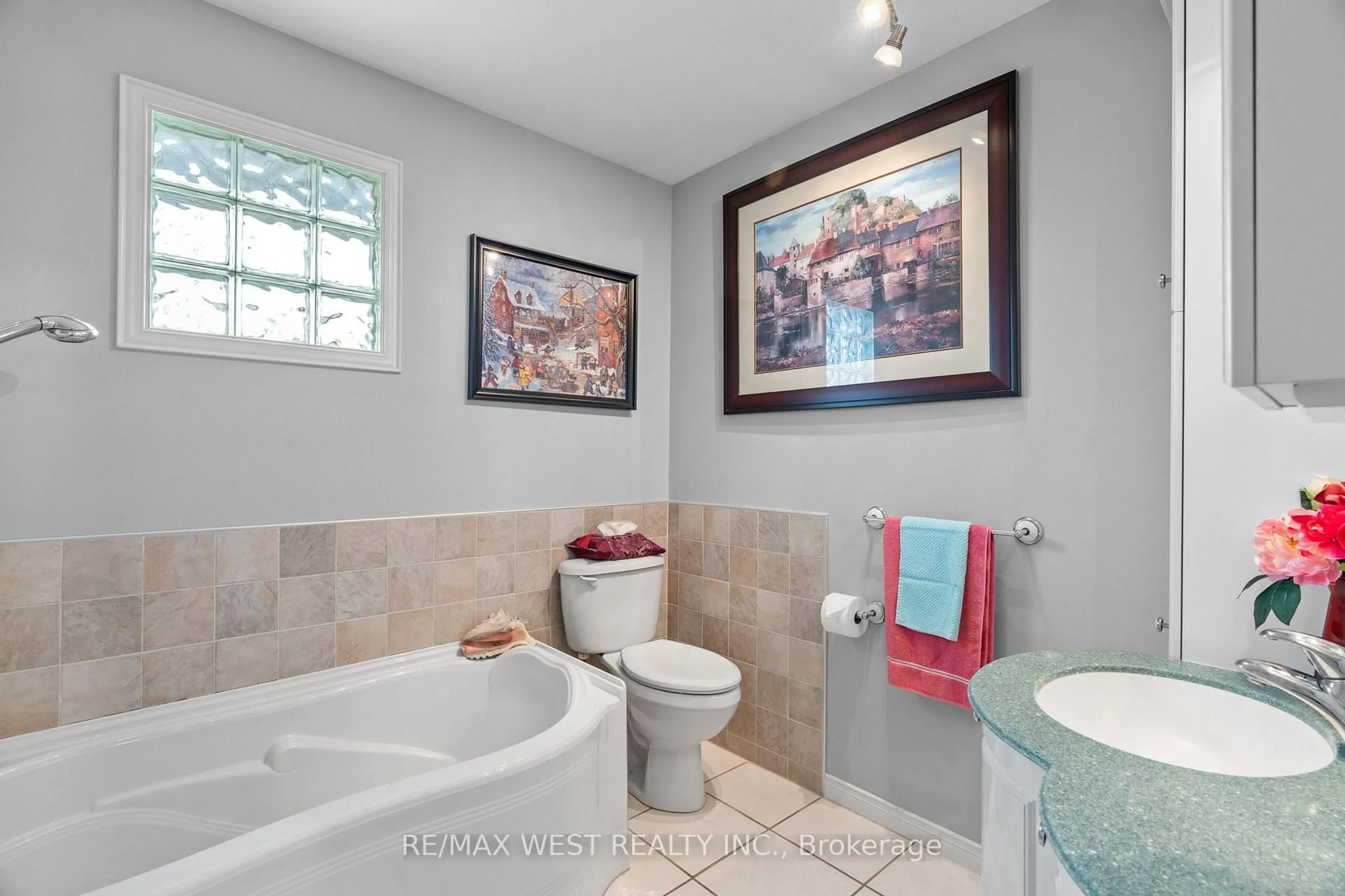 Contemporary bathroom, ceramic/tile floor for 96 Langford Dr, Lucan Biddulph Ontario N0M 2J0