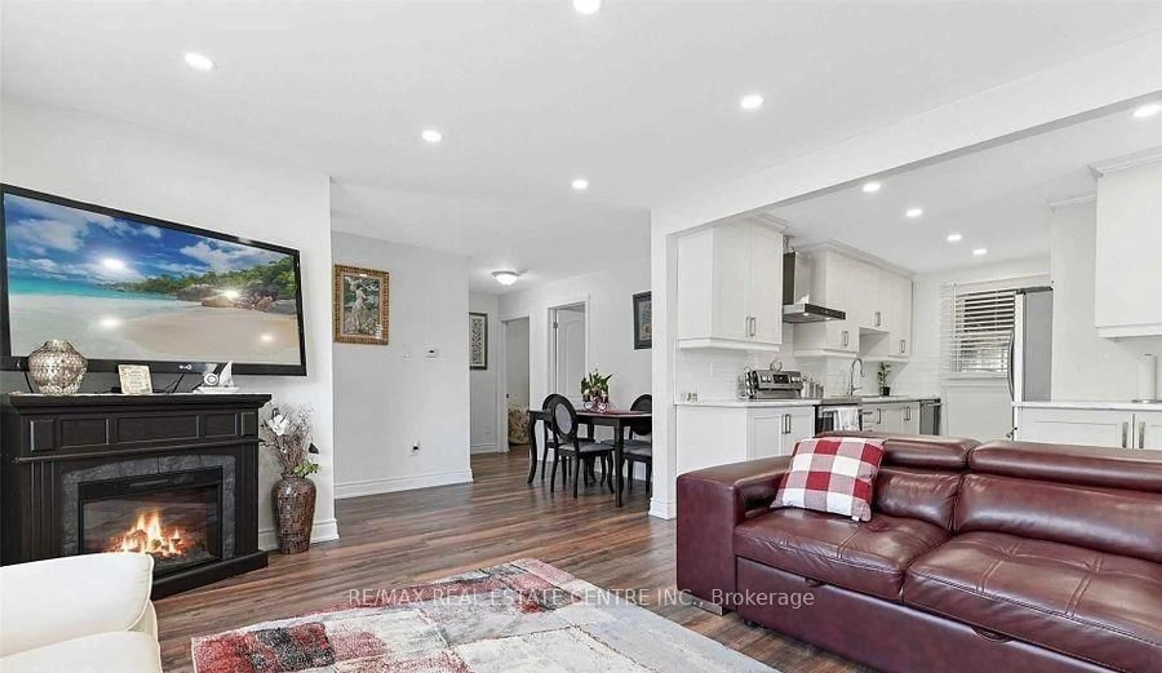 Living room with furniture, unknown for 6260 Ellsworth Pl, Niagara Falls Ontario L2G 4S7