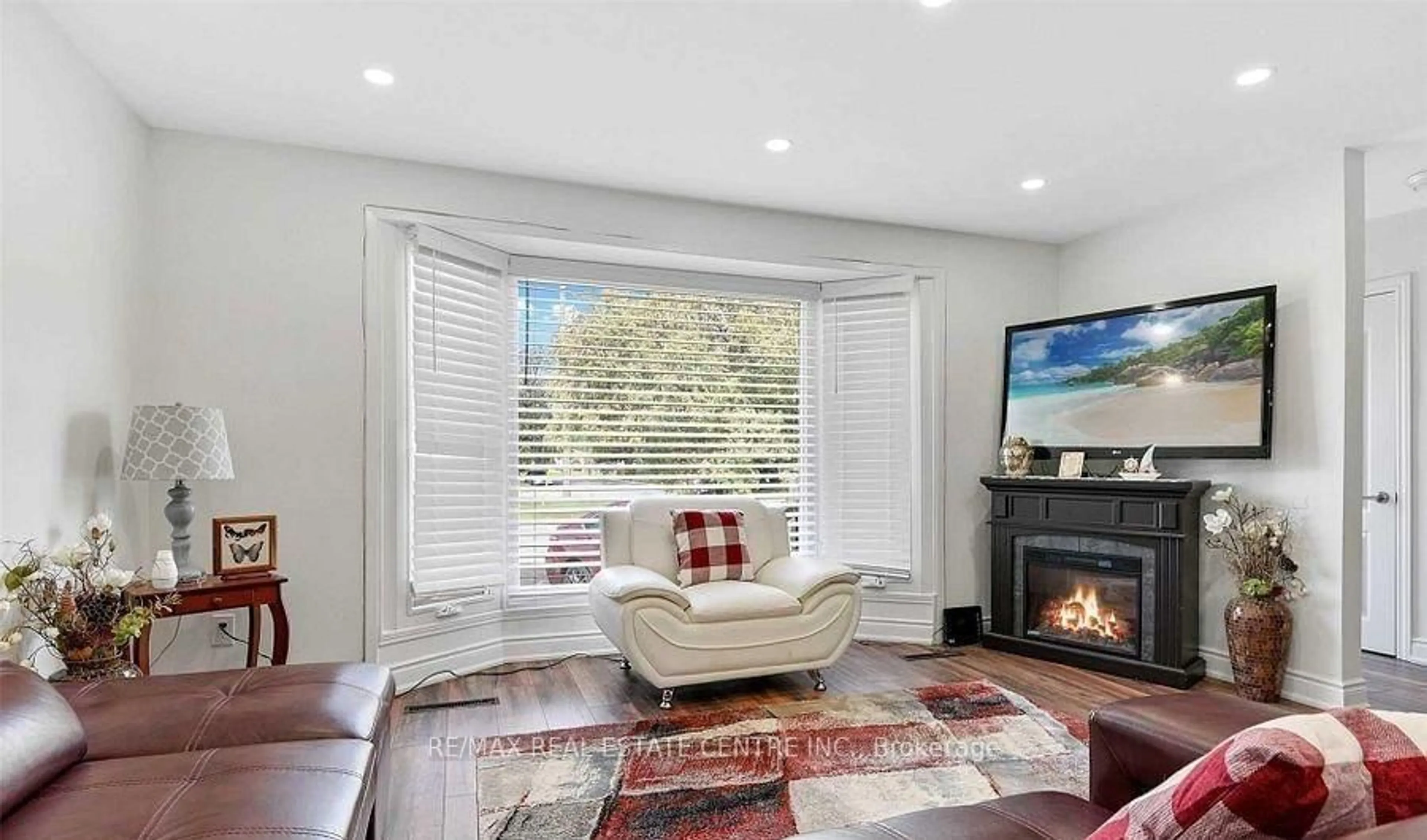 Living room with furniture, unknown for 6260 Ellsworth Pl, Niagara Falls Ontario L2G 4S7