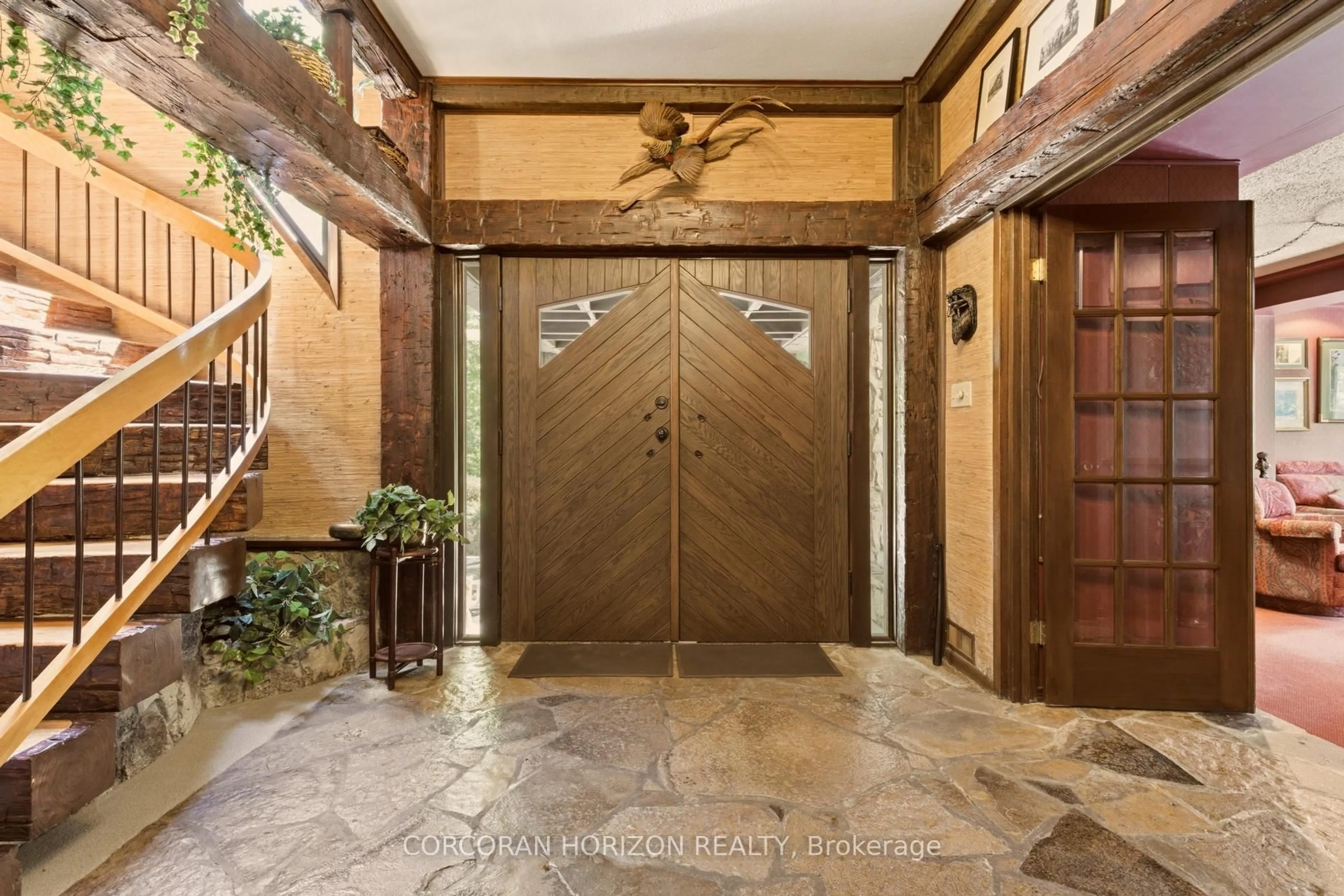 Indoor entryway for 1285 Kirkwall Rd, Hamilton Ontario N1R 5S2