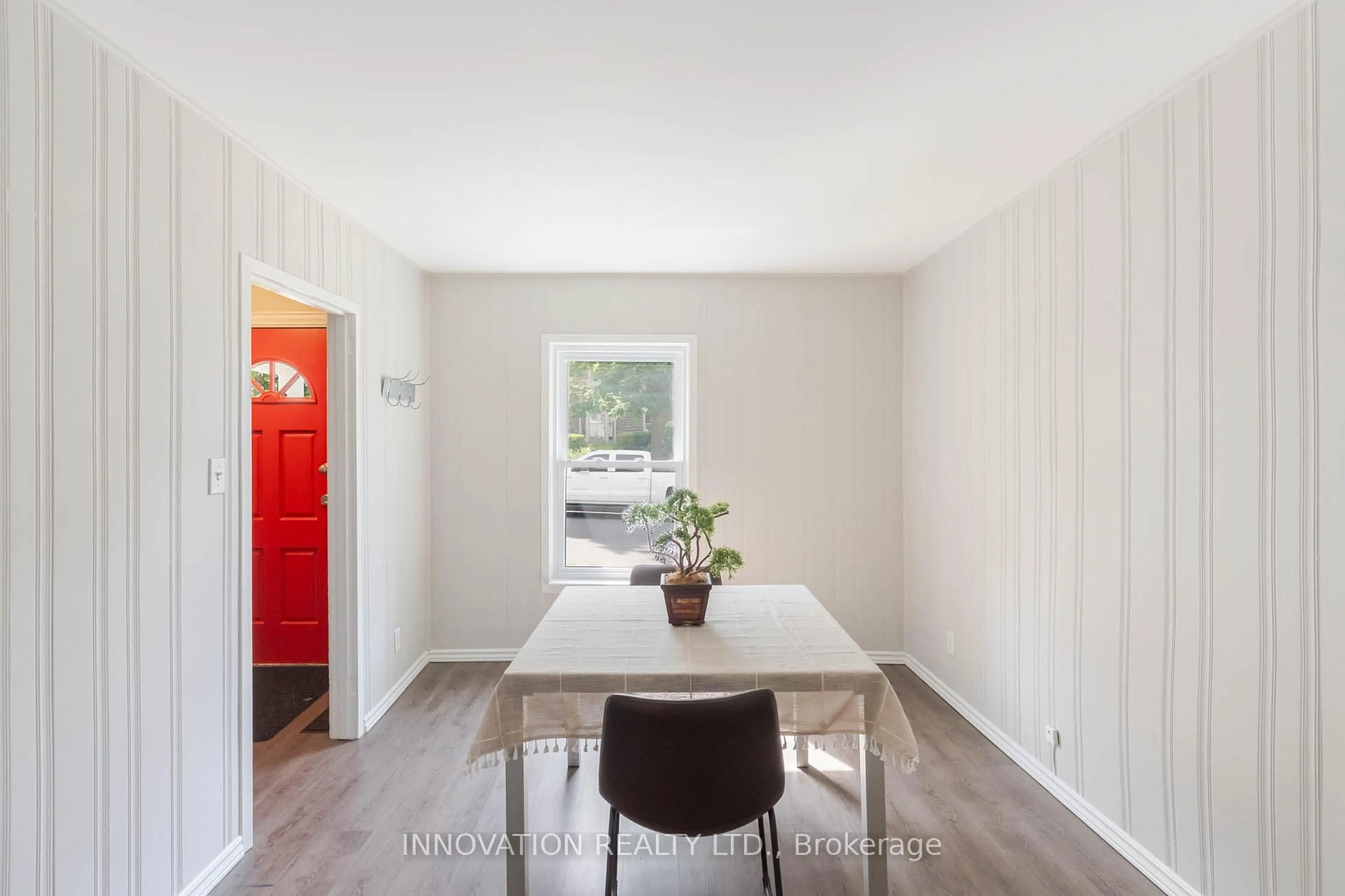 Dining room, wood/laminate floor for 106 James St, Brockville Ontario K6V 1K8